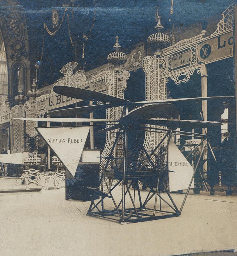 The Vuitton-Huber, considered one of the first models of helicopter.