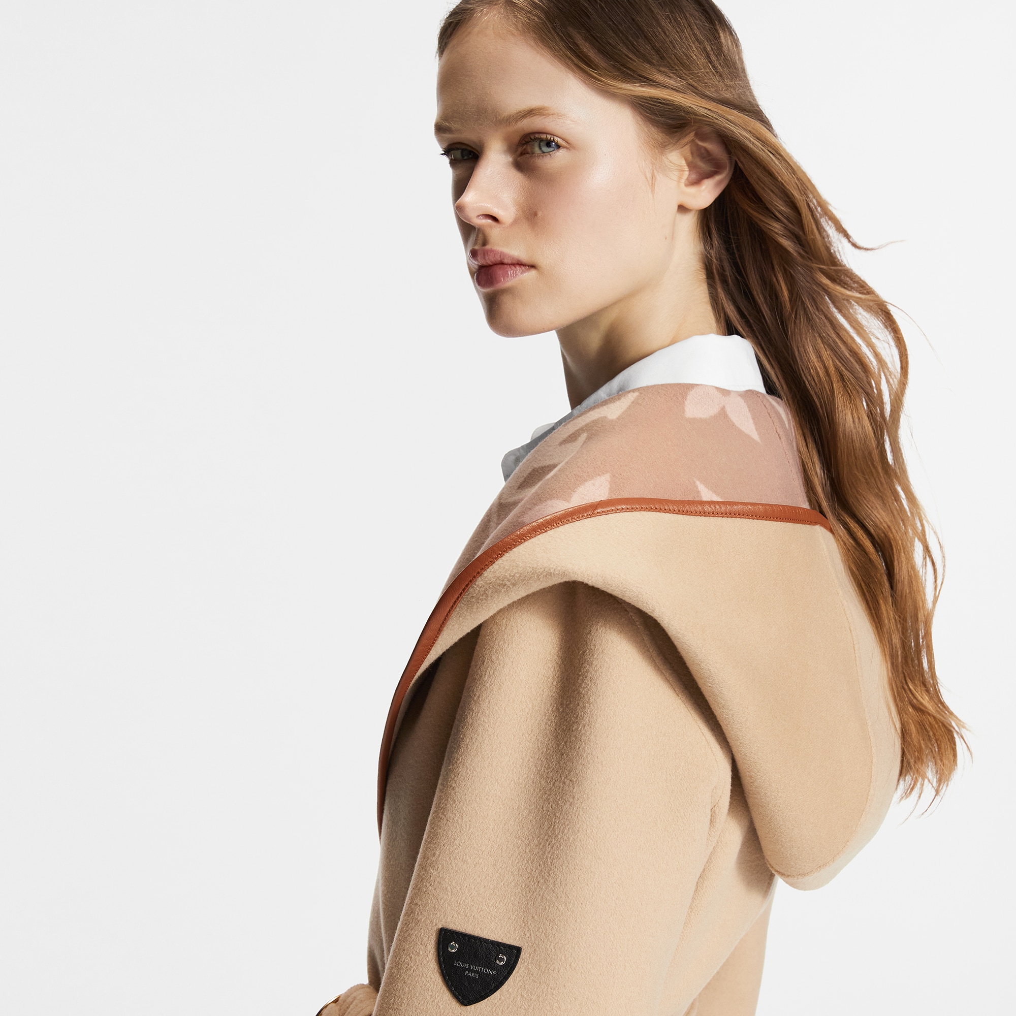 Abrigo envolvente con cinturón y capucha  Mujer Prêt-à-Porter Abrigos y chaquetas | LOUIS VUITTON (Zoom de producto)