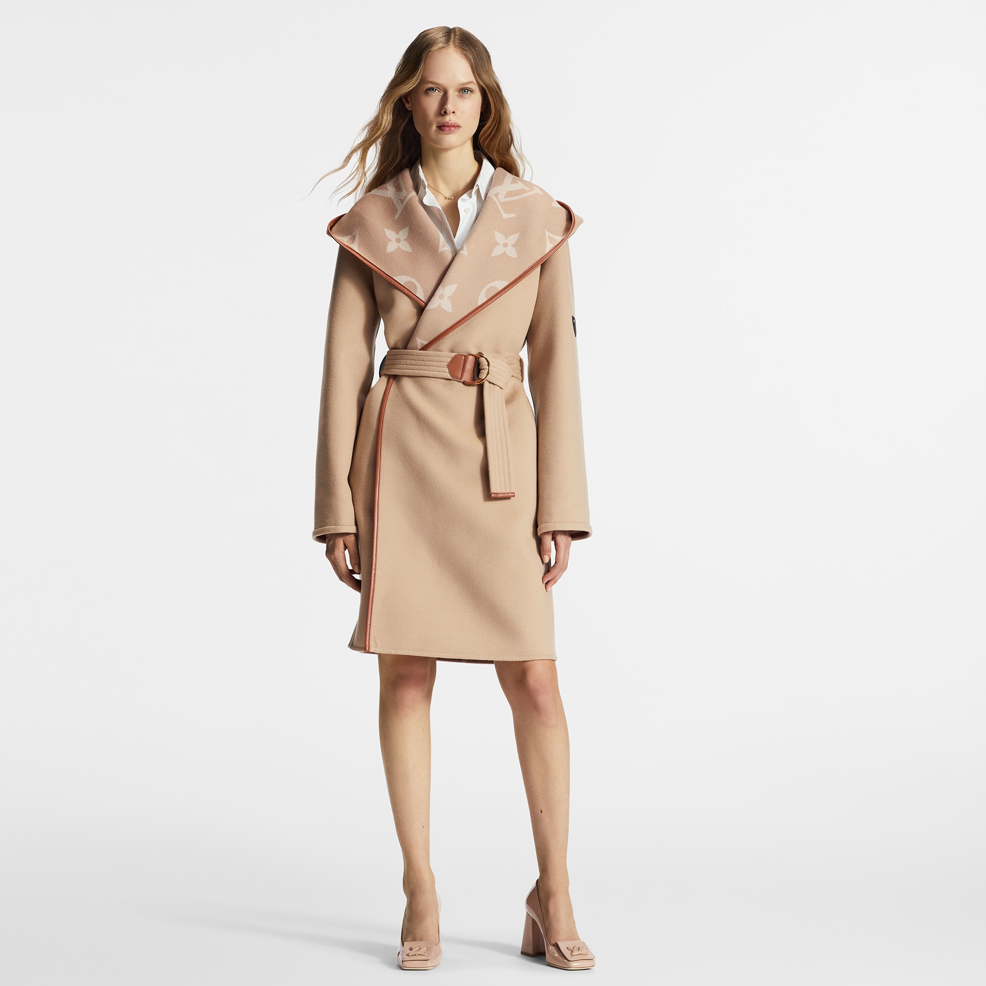 Abrigo envolvente con cinturón y capucha  Mujer Prêt-à-Porter Abrigos y chaquetas | LOUIS VUITTON (Zoom de producto)