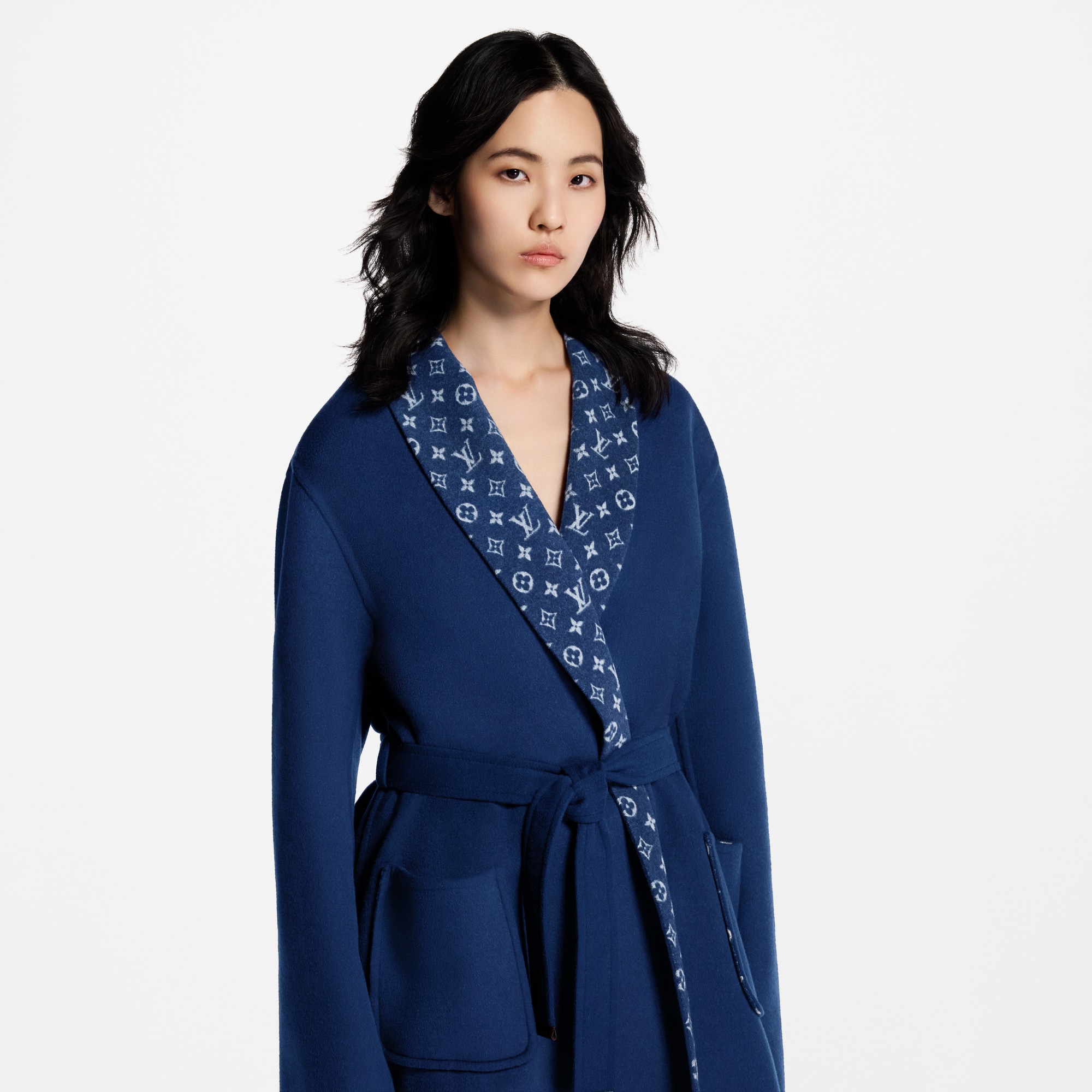 Abrigo envolvente con motivo distintivo  Mujer Prêt-à-Porter Abrigos y chaquetas | LOUIS VUITTON (Zoom de producto)
