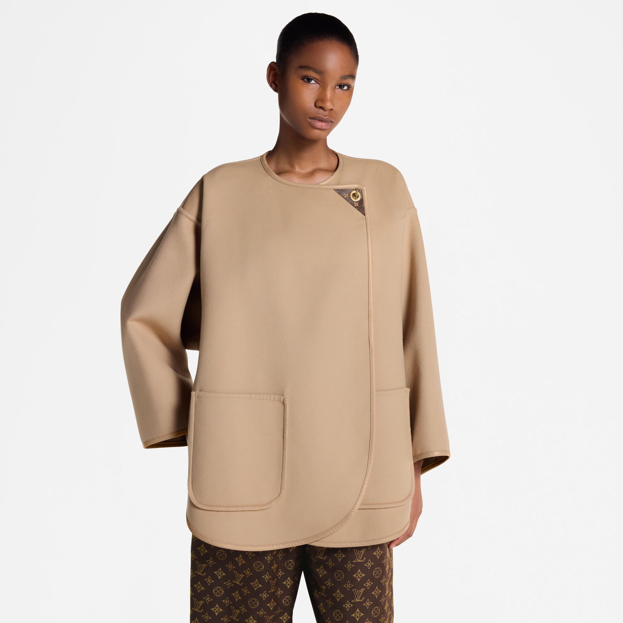 Abrigo largo de doble cara con alamar  Mujer Prêt-à-Porter Abrigos y chaquetas | LOUIS VUITTON (Zoom de producto)