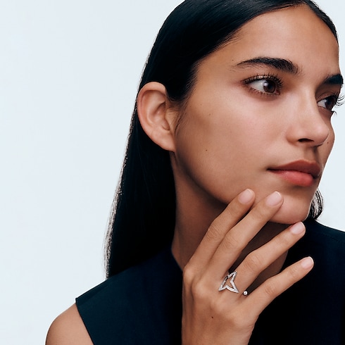 Anillo abierto Ombre Blossom de oro blanco y diamantes Joyería Categorías Anillos | LOUIS VUITTON (Zoom de producto)