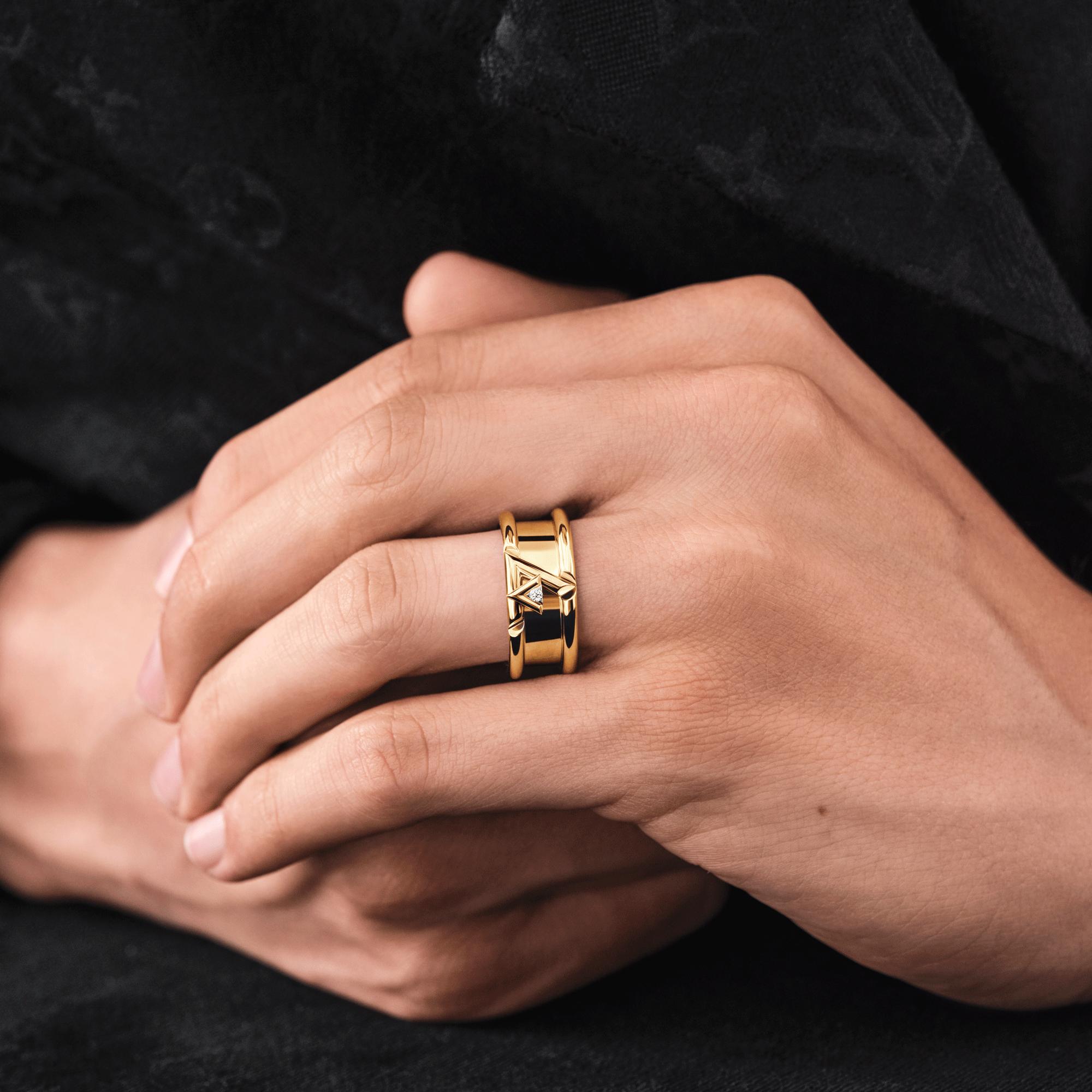 Anillo ancho LV Volt One de oro amarillo y diamante  Joyería Categorías Joyería | LOUIS VUITTON (Zoom de producto)