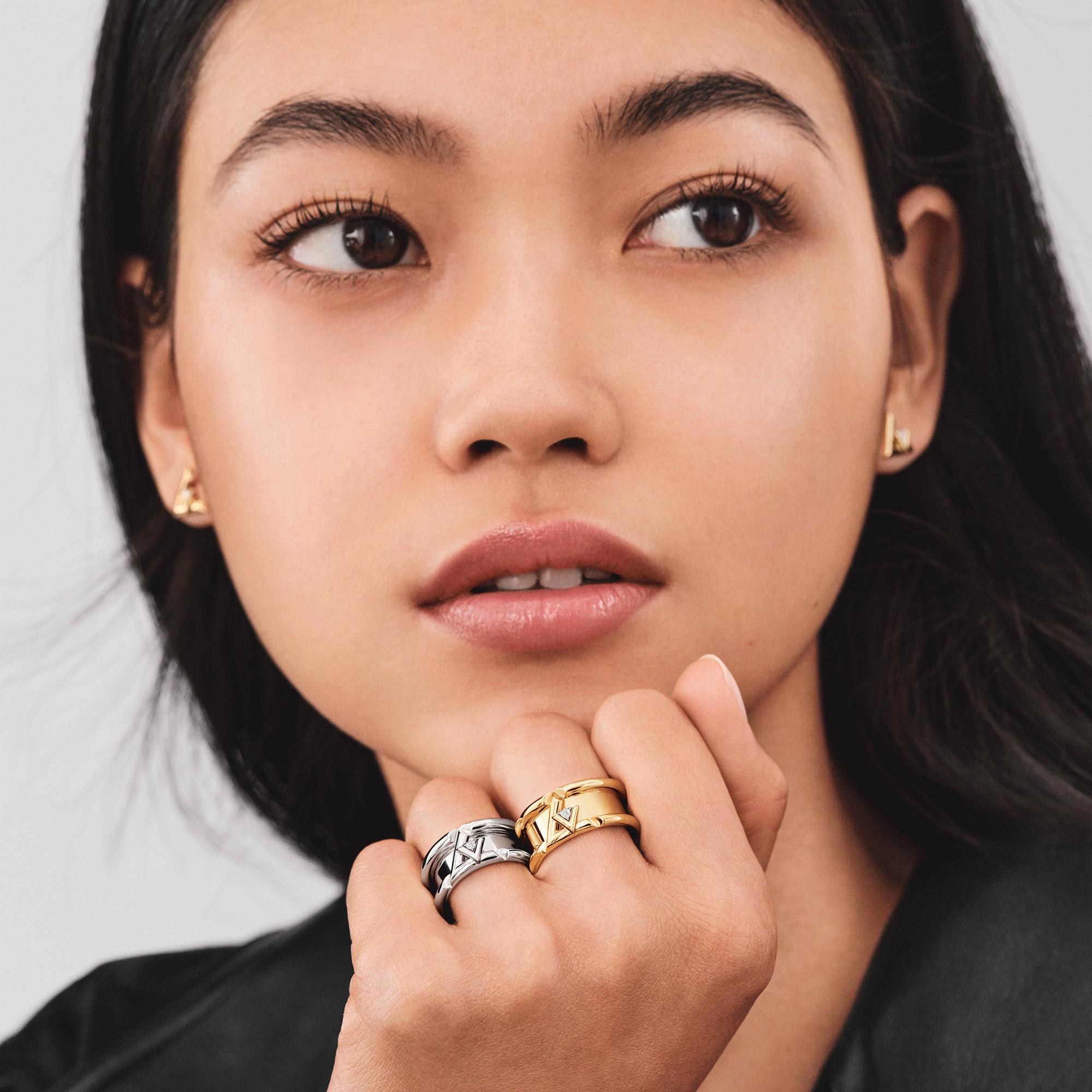 Anillo ancho LV Volt One de oro blanco y diamante  Joyería Categorías Joyería | LOUIS VUITTON (Zoom de producto)