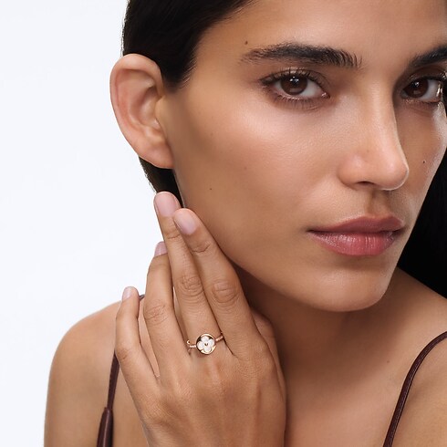 Anillo Color Blossom XS Sun de oro rosa, nácar blanco y diamantes Joyería Categorías Anillos | LOUIS VUITTON (Zoom de producto)