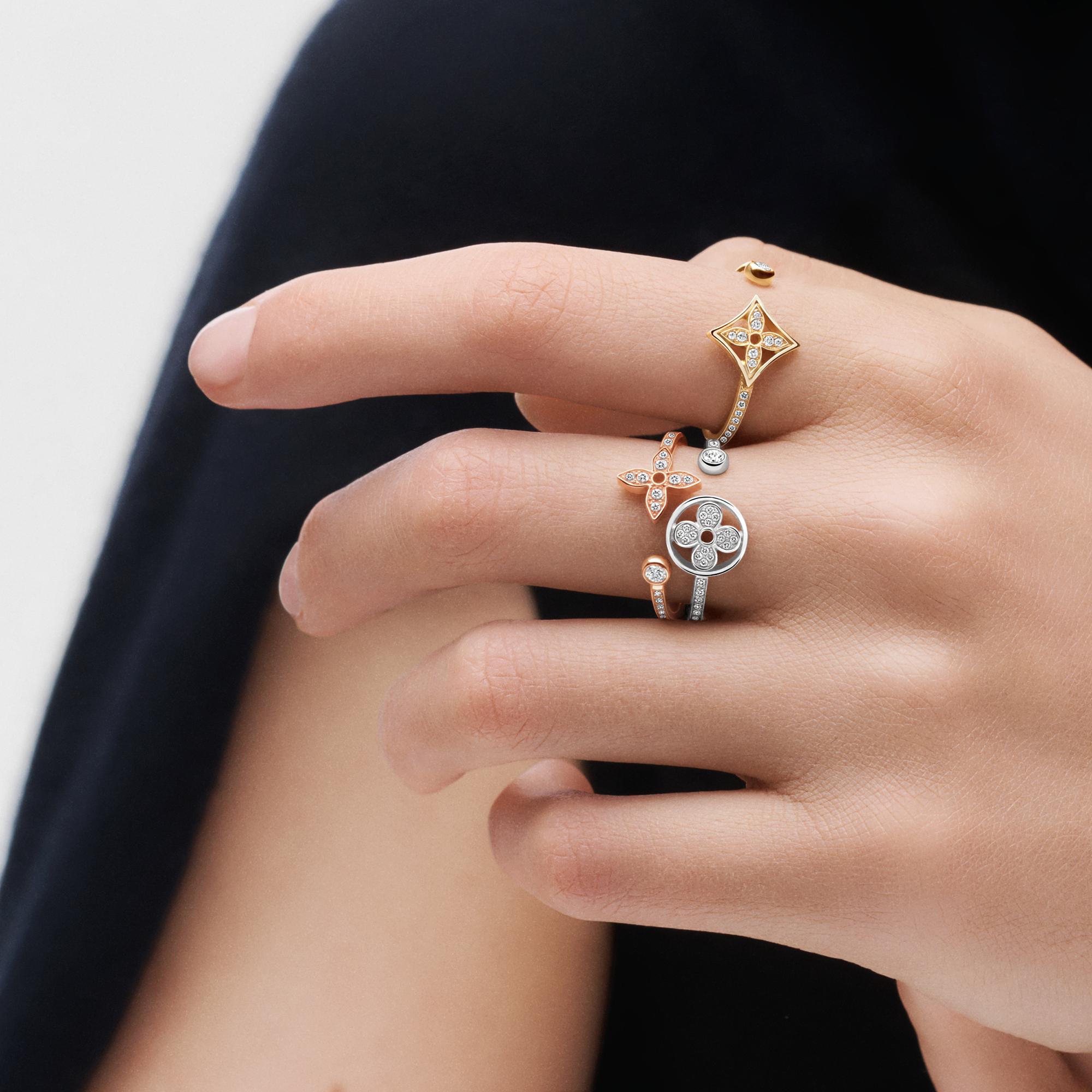 Anillo Idylle Blossom de tres oros con pavé de diamantes  Joyería Categorías Joyería | LOUIS VUITTON (Zoom de producto)