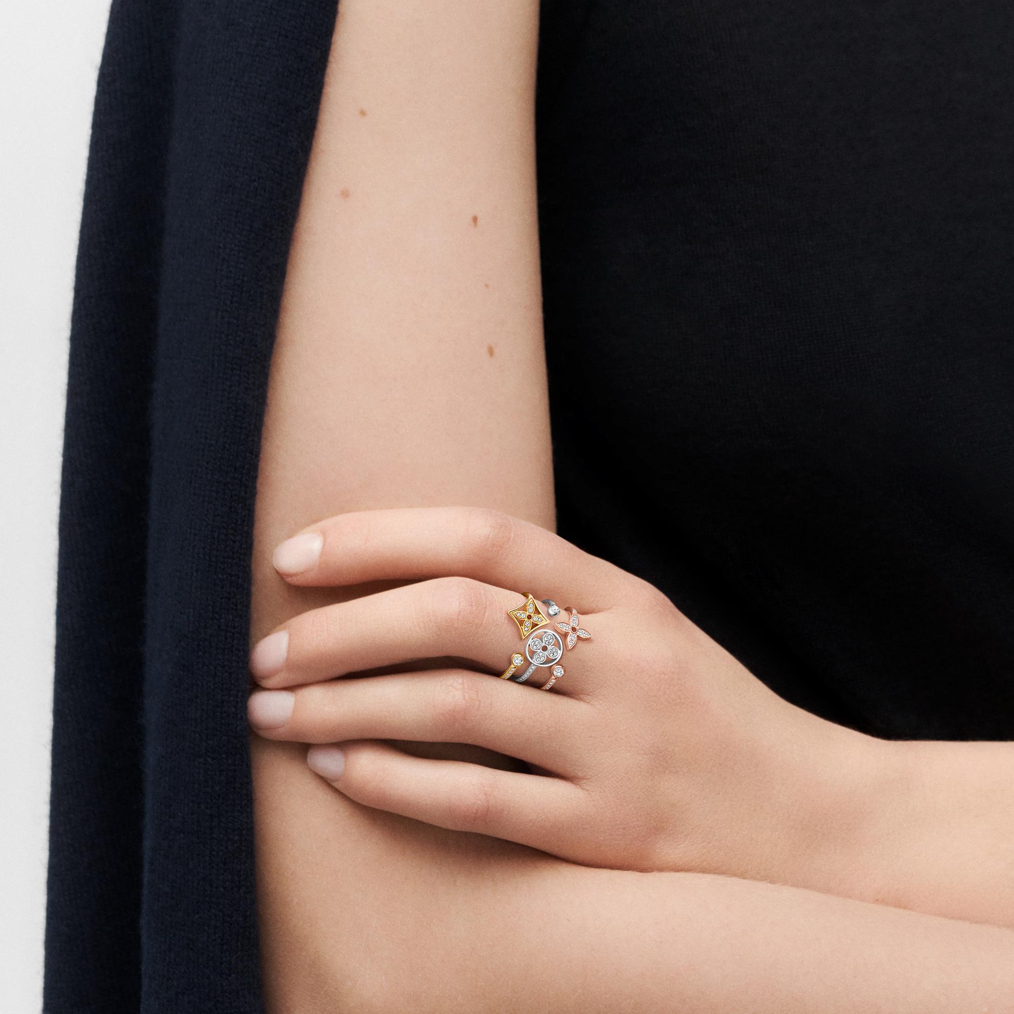 Anillo Idylle Blossom de tres oros con pavé de diamantes  Joyería Categorías Joyería | LOUIS VUITTON (Zoom de producto)