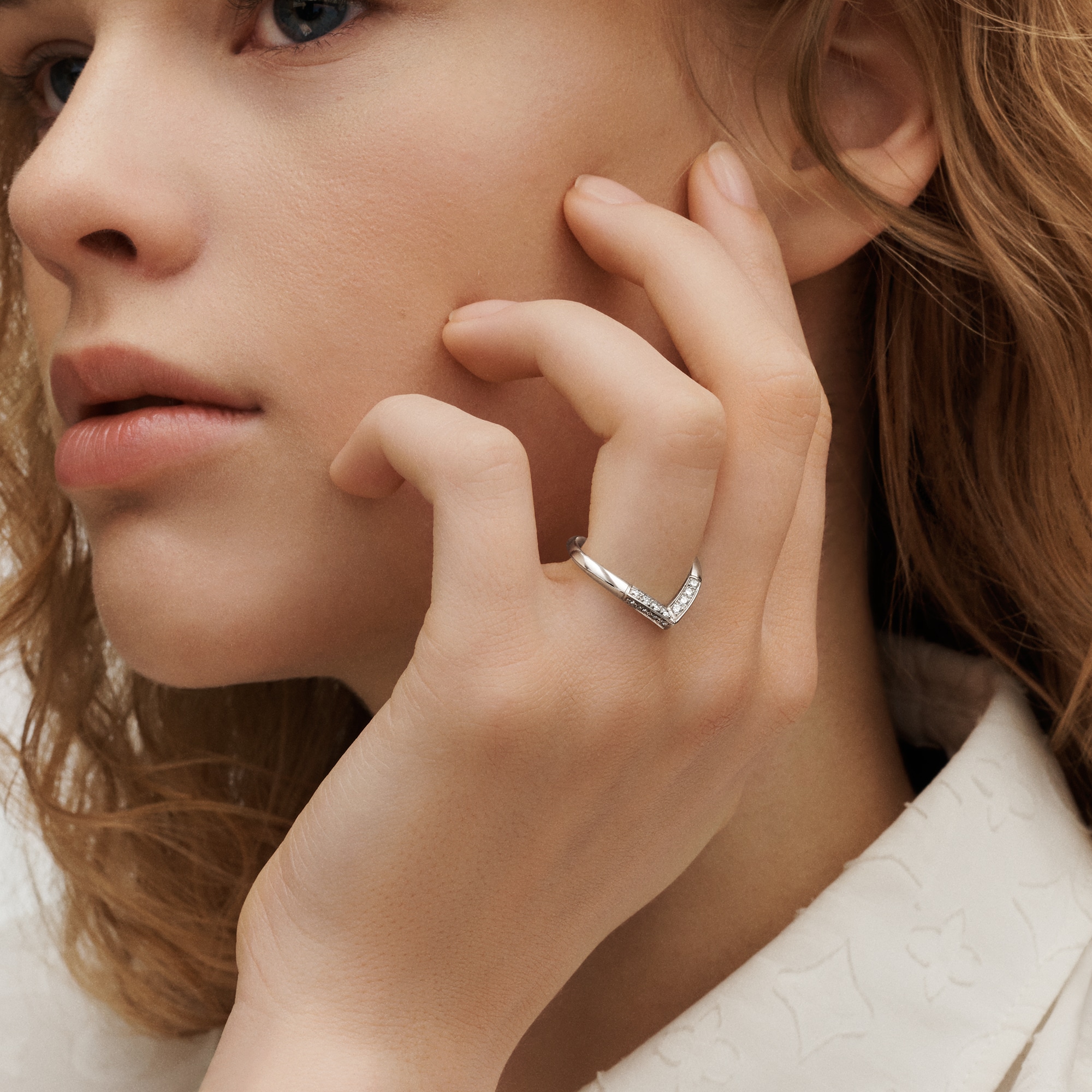 Anillo LV Diamonds V con pavé de platino  Joyería Categorías Wedding Bands | LOUIS VUITTON (Zoom de producto)