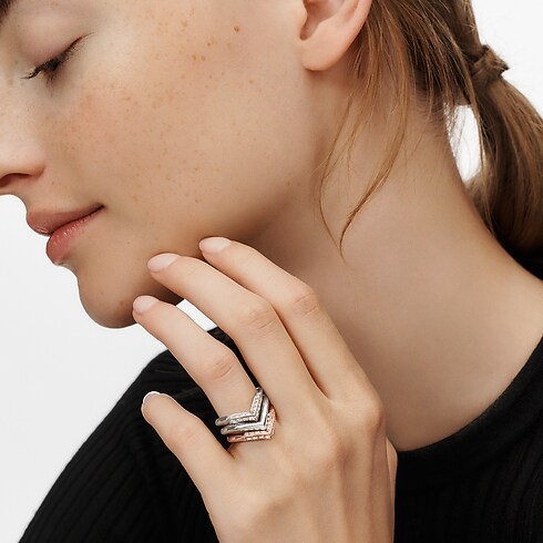 Anillo LV Diamonds V de oro rosa con pavé Joyería Categorías Wedding Bands | LOUIS VUITTON (Zoom de producto)