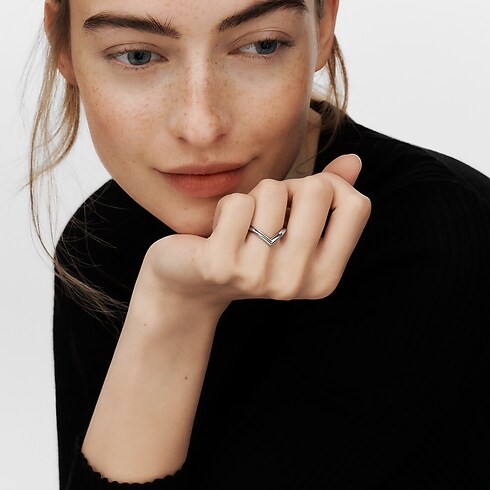 Anillo LV Diamonds V de platino Joyería Categorías Wedding Bands | LOUIS VUITTON (Zoom de producto)