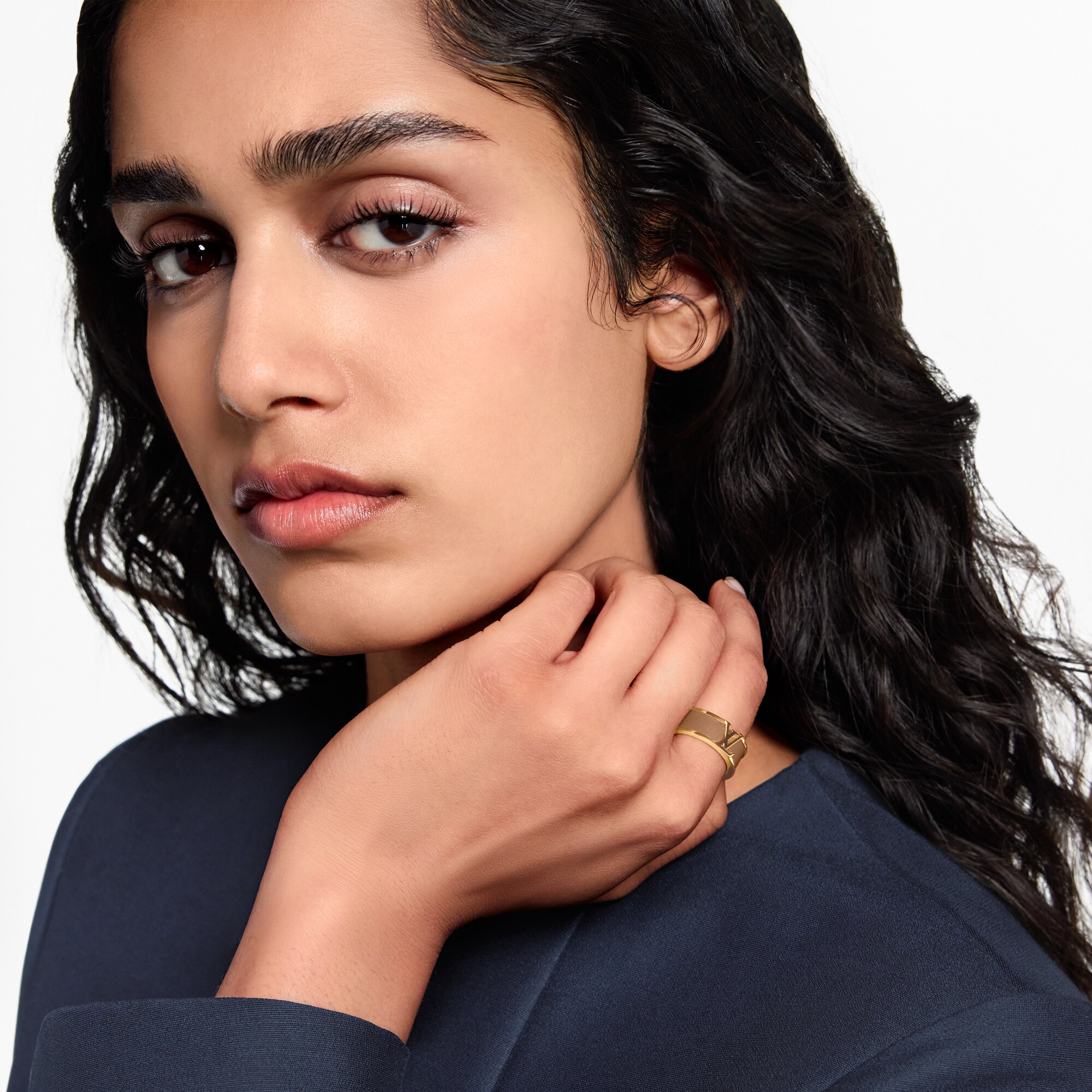 Anillo LV Initials S00 Mujer Bisutería Anillos | LOUIS VUITTON (Zoom de producto)