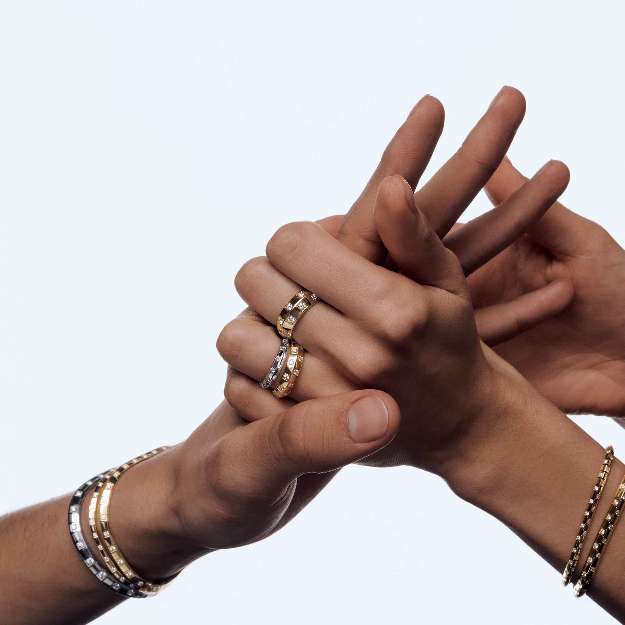 Anillo mediano Le Damier de Louis Vuitton de oro amarillo y diamantes  Joyería Categorías Anillos | LOUIS VUITTON (Zoom de producto)