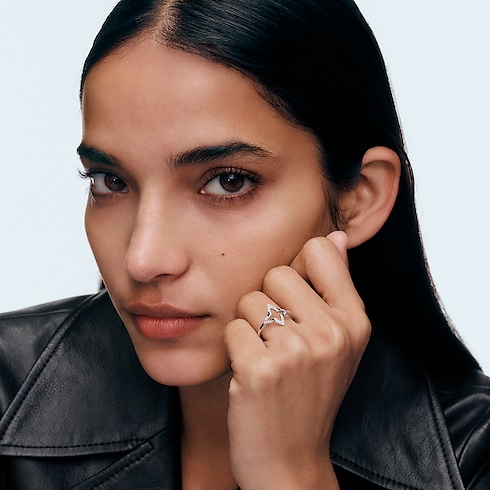 Anillo Ombre Blossom de oro blanco y diamantes Joyería Categorías Anillos | LOUIS VUITTON (Zoom de producto)