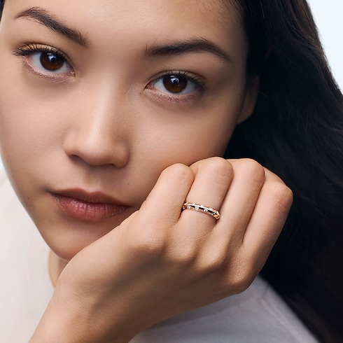 Anillo pequeño Le Damier de Louis Vuitton de oro rosa y diamantes Les Extraordinaires Joyería Anillos | LOUIS VUITTON (Zoom de producto)