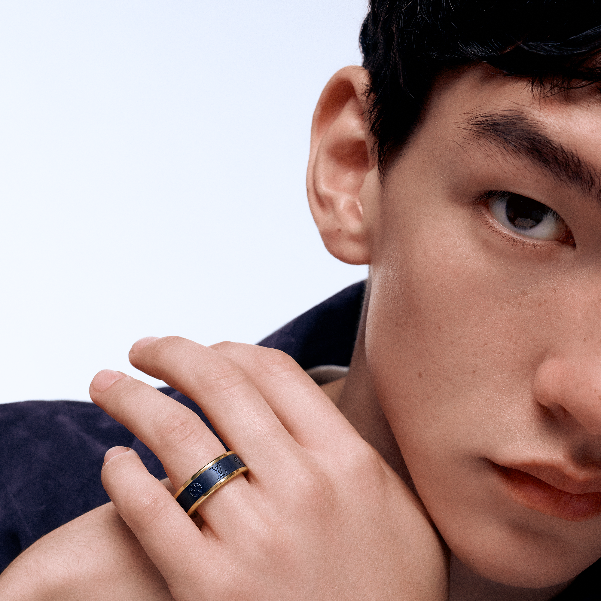 Anillo pequeño Les Gastons Vuitton de oro amarillo y titanio  Joyería Categorías Anillos | LOUIS VUITTON (Zoom de producto)