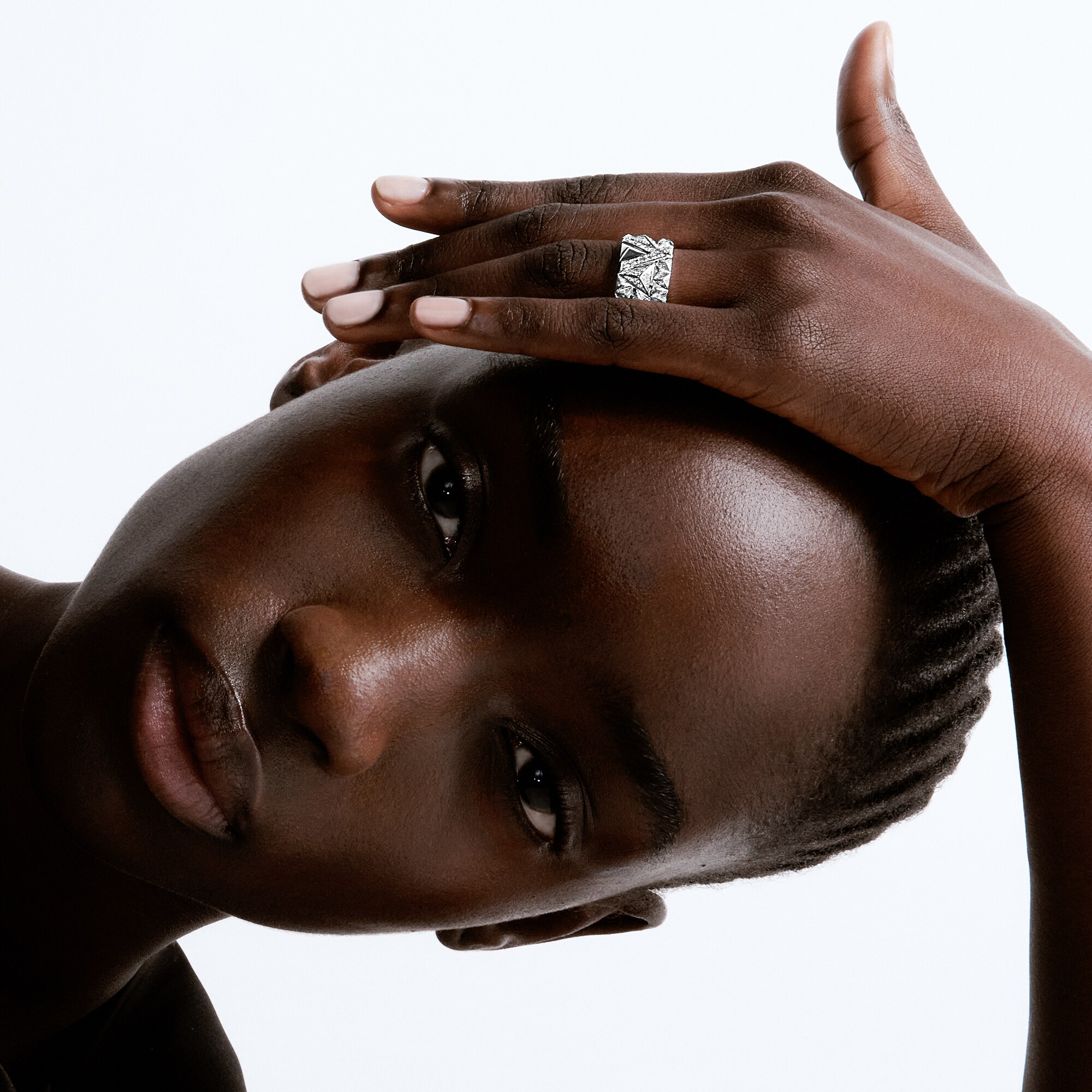 Anillo Pure V de oro blanco y diamantes  Joyería Categorías Anillos | LOUIS VUITTON (Zoom de producto)