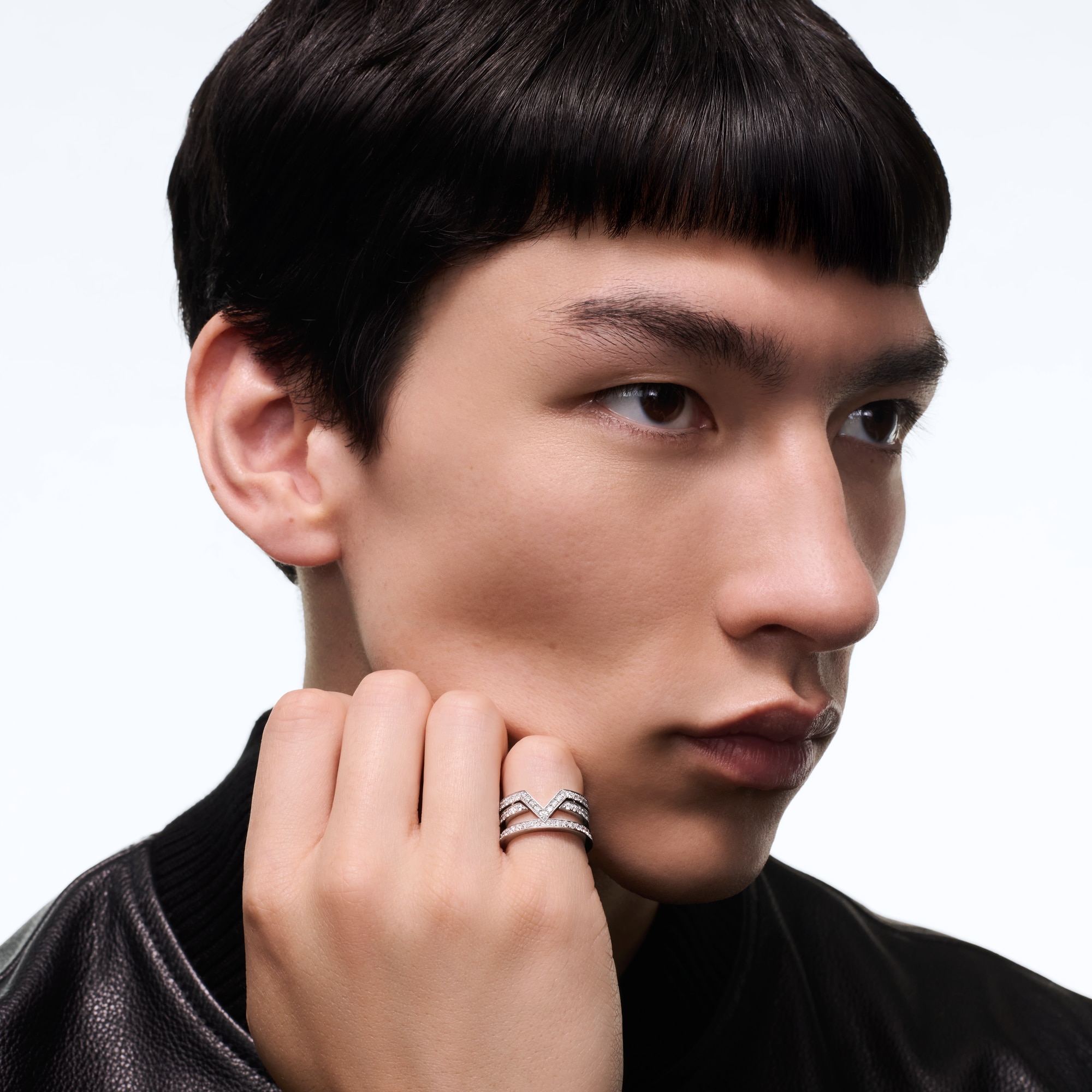 Anillo Pure V de oro blanco y diamantes  Les Extraordinaires Joyería Anillos | LOUIS VUITTON (Zoom de producto)