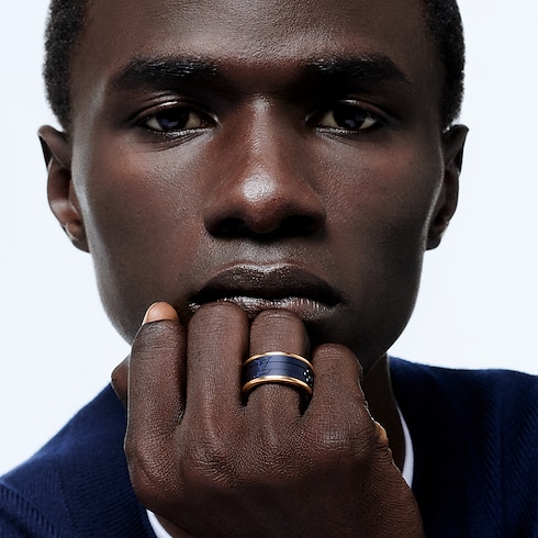 Anillo Puzzle Les Gastons Vuitton de oro amarillo y titanio Joyería Categorías Anillos | LOUIS VUITTON (Zoom de producto)