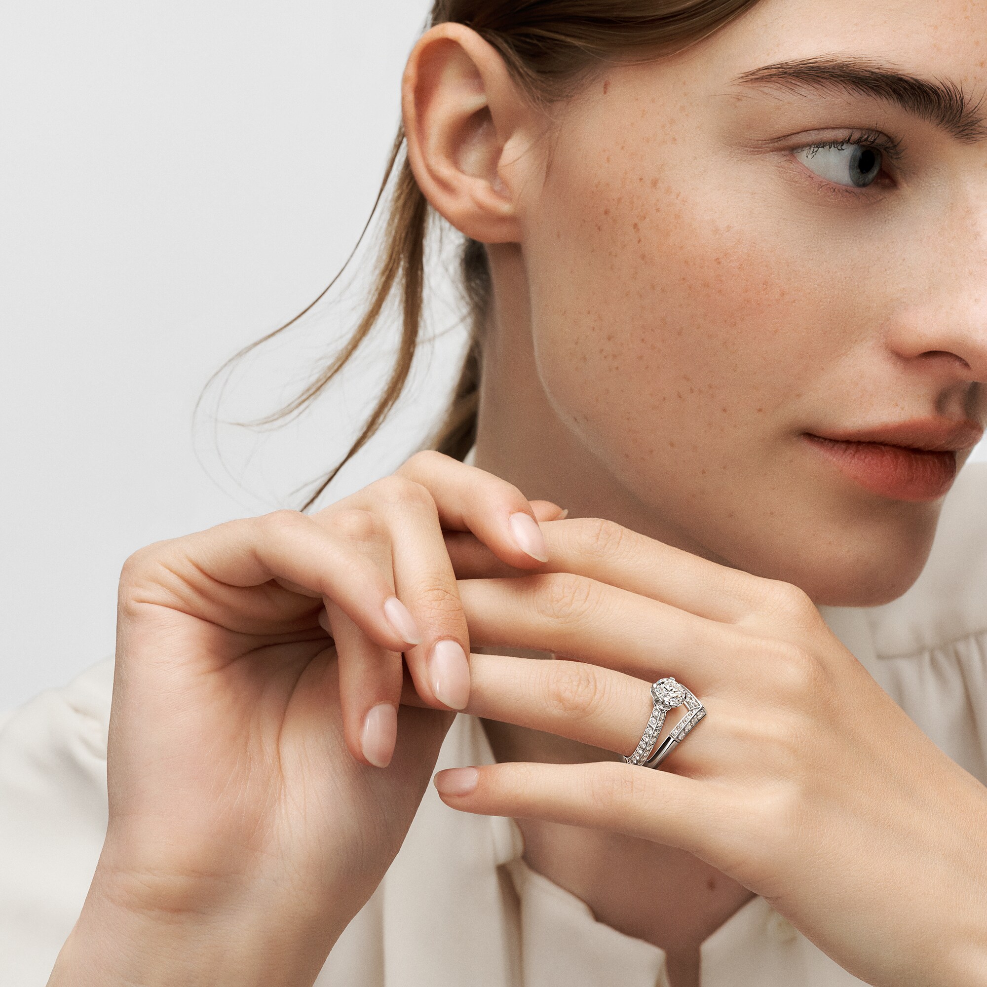 Anillo solitario con pavé LV Diamonds, talla brillante  Joyería Colecciones LV Diamonds | LOUIS VUITTON (Zoom de producto)