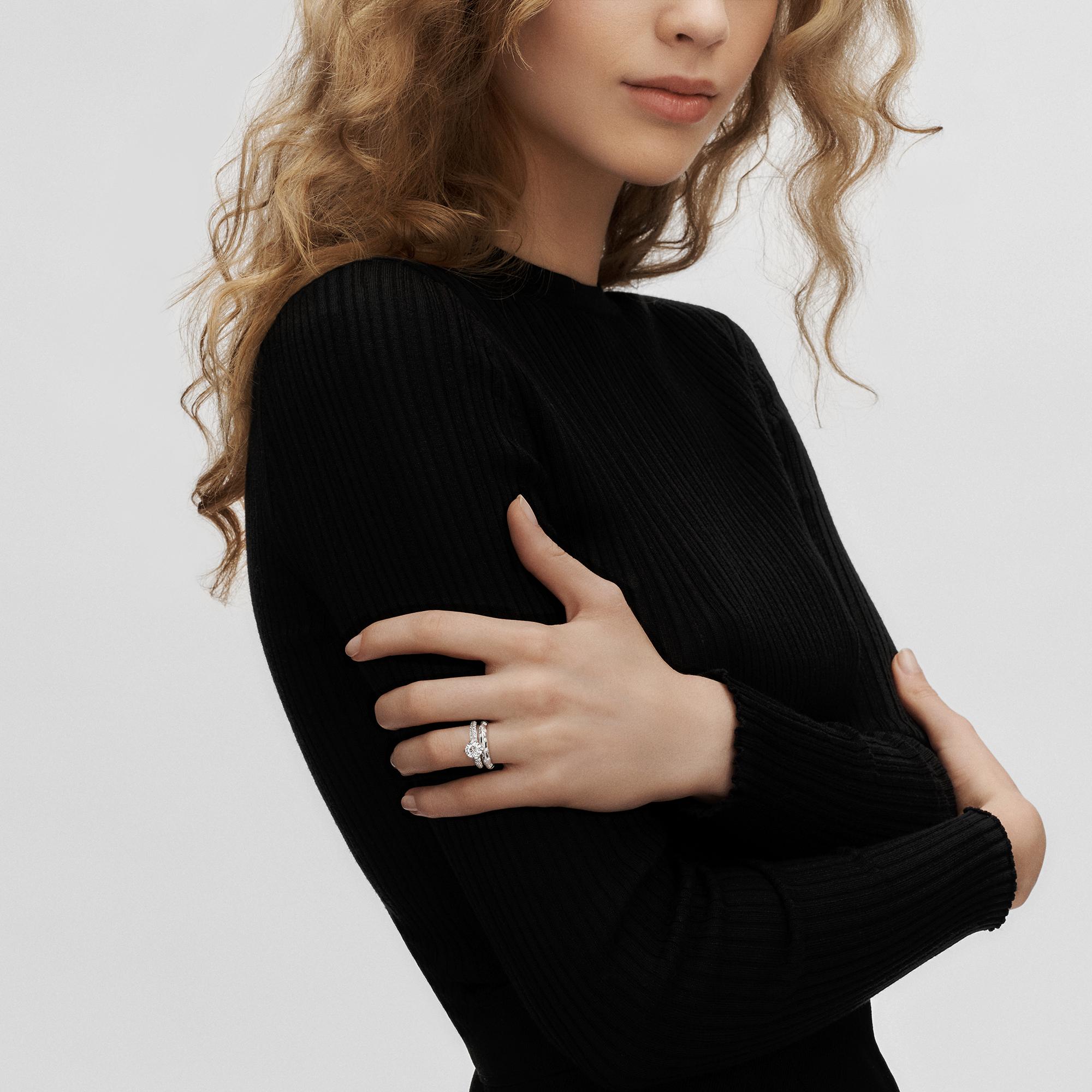 Anillo solitario con pavé LV Diamonds, talla brillante  Joyería Colecciones LV Diamonds | LOUIS VUITTON (Zoom de producto)