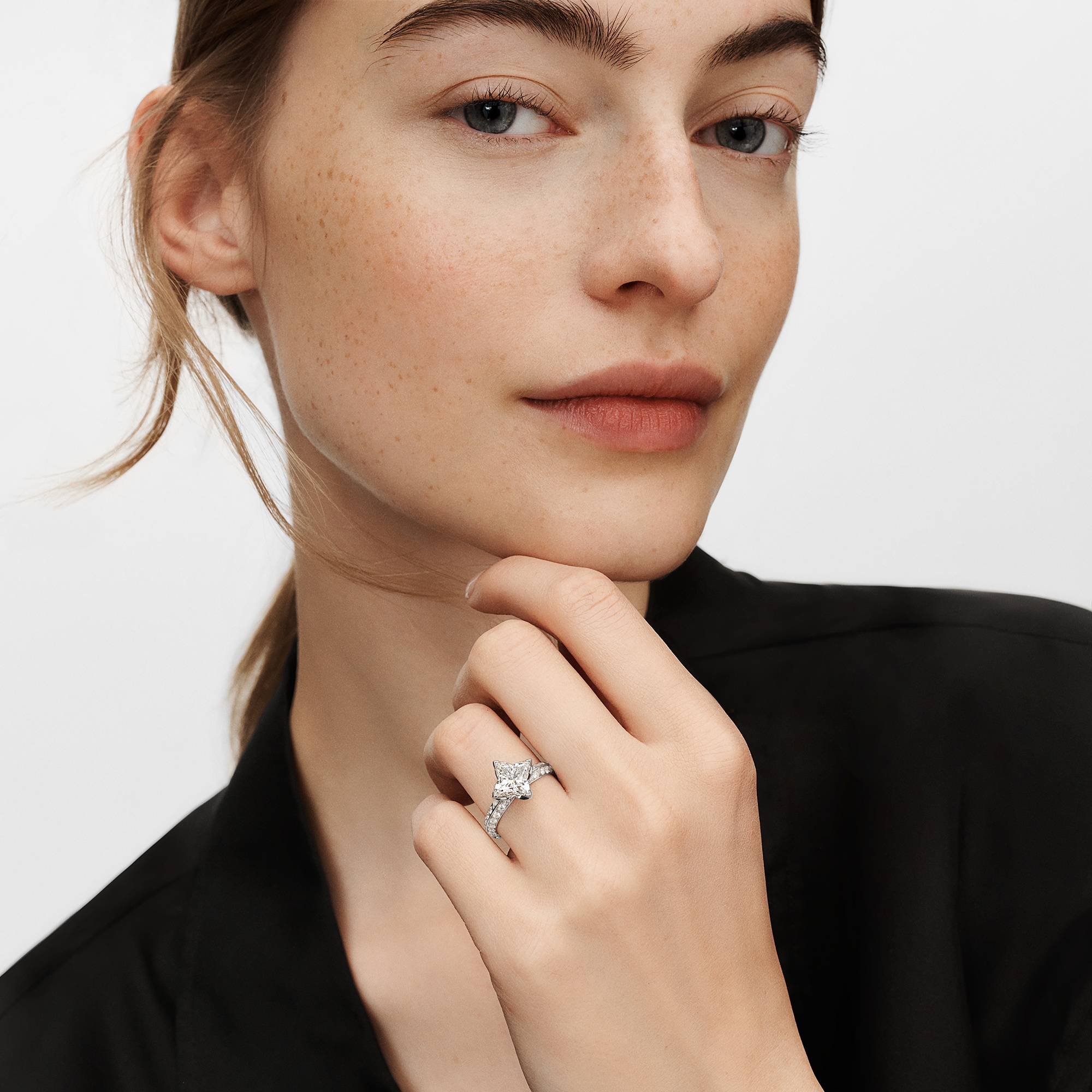 Anillo solitario con pavé LV Diamonds, talla LV Monogram Star  Joyería Colecciones LV Diamonds | LOUIS VUITTON (Zoom de producto)