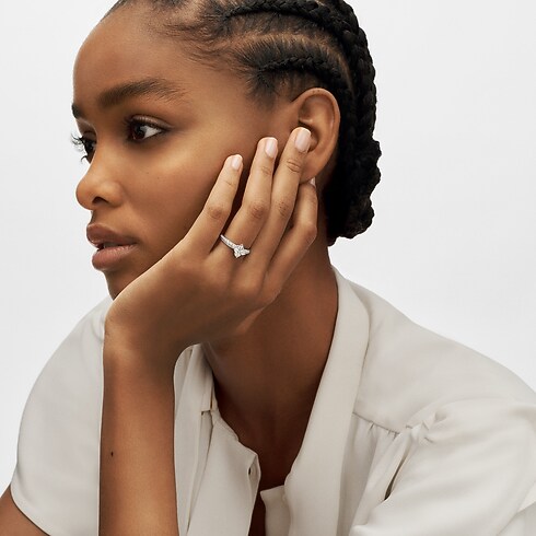 Anillo solitario con pavé LV Diamonds, talla LV Monogram Star Joyería Colecciones LV Diamonds | LOUIS VUITTON (Zoom de producto)