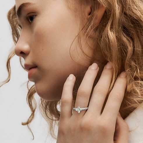 Anillo solitario con pavé LV Diamonds, talla LV Monogram Star Joyería Colecciones LV Diamonds | LOUIS VUITTON (Zoom de producto)