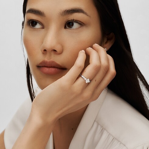 Anillo solitario LV Diamonds, talla LV Monogram Star Joyería Colecciones LV Diamonds | LOUIS VUITTON (Zoom de producto)