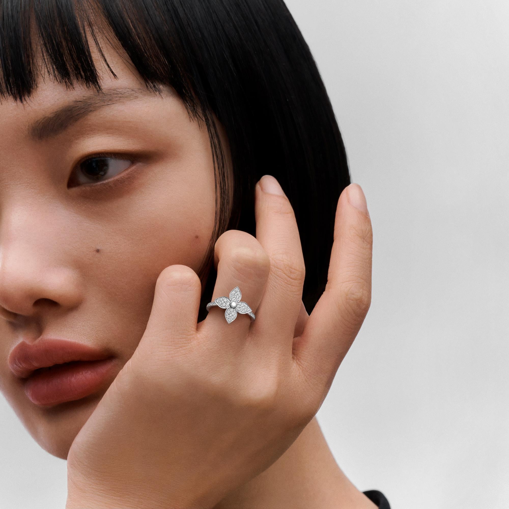 Anillo Star Blossom de oro blanco y diamantes  Joyería Categorías Joyería | LOUIS VUITTON (Zoom de producto)