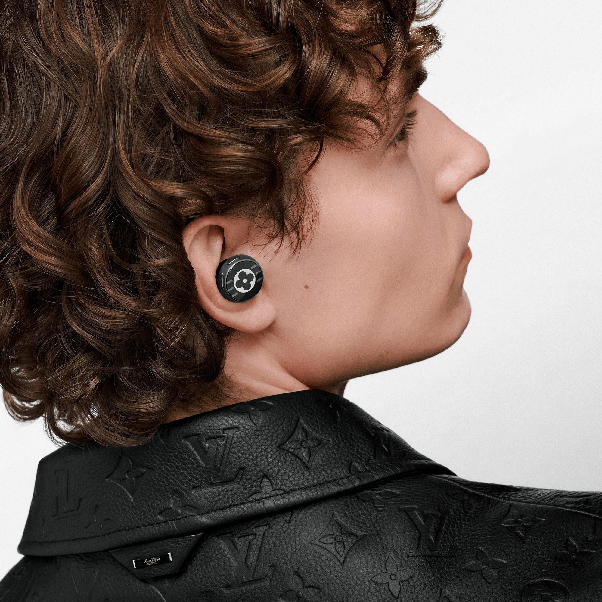 Auriculares Louis Vuitton Horizon Light Up - Negro  Baúles, Viaje y Hogar Accesorios tecnológicos Audio, relojes conectados y accesorios | LOUIS VUITTON (Zoom de producto)