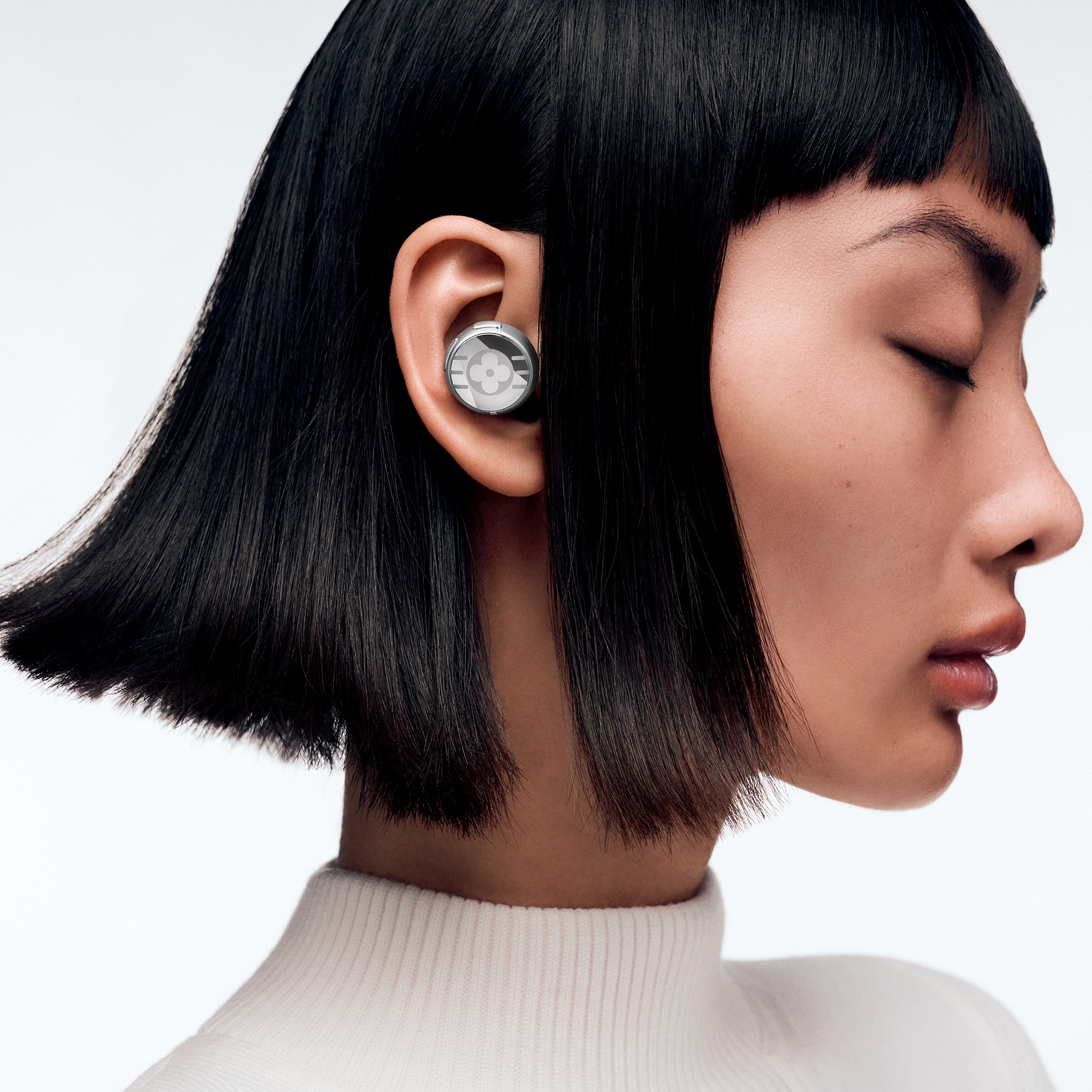 Auriculares Louis Vuitton Horizon Light Up - Plateado  Baúles, Viaje y Hogar Accesorios tecnológicos Audio, relojes conectados y accesorios | LOUIS VUITTON (Zoom de producto)
