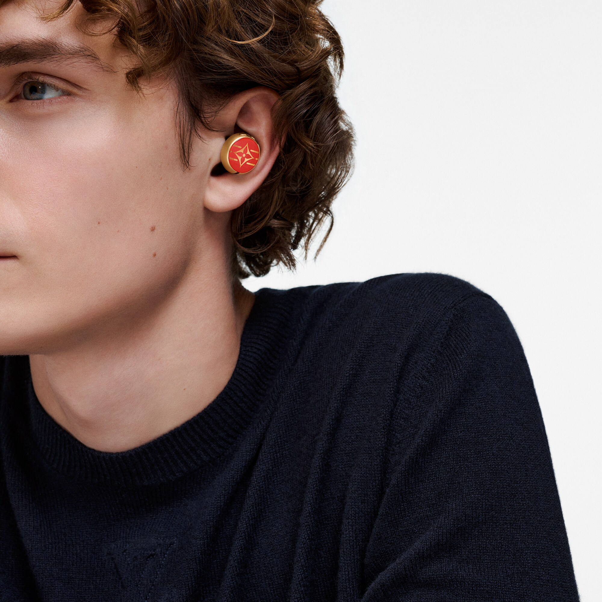 Auriculares Louis Vuitton Horizon Light Up - Rojo  Baúles, Viaje y Hogar Accesorios tecnológicos Audio, relojes conectados y accesorios | LOUIS VUITTON (Zoom de producto)
