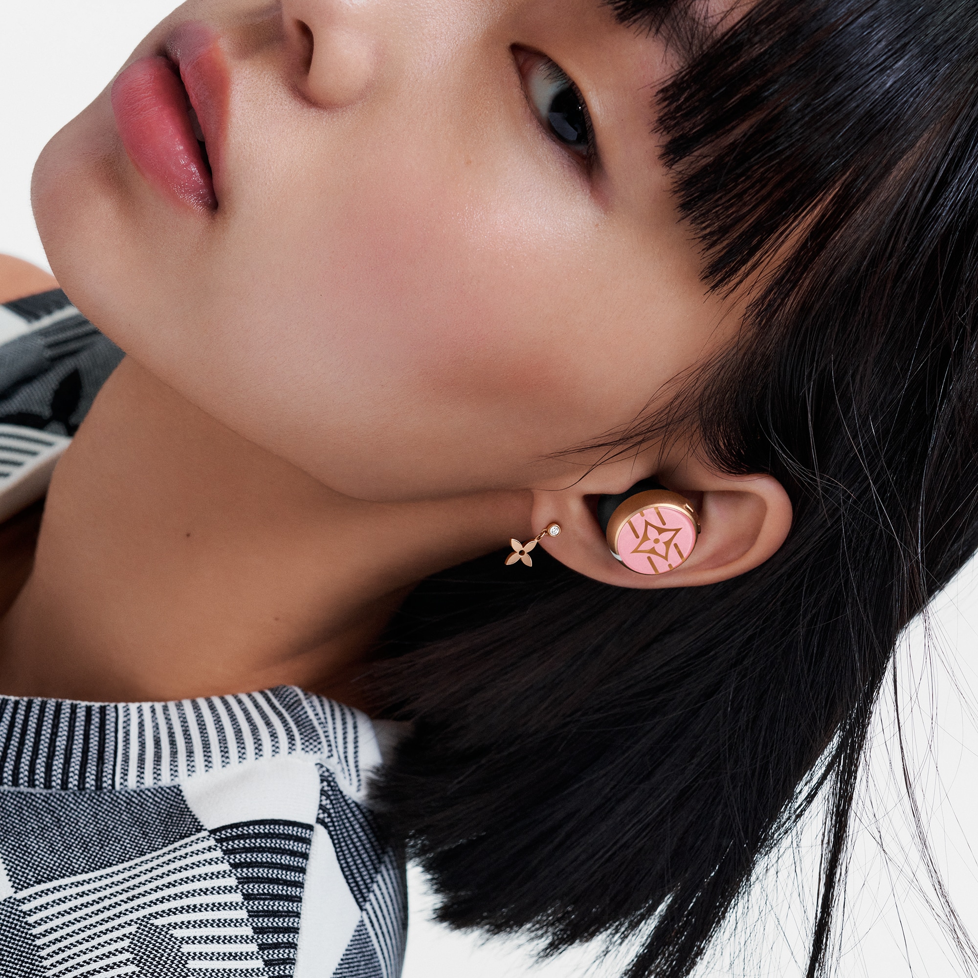 Auriculares Louis Vuitton Horizon Light Up - Rosa  Baúles, Viaje y Hogar Accesorios tecnológicos Audio, relojes conectados y accesorios | LOUIS VUITTON (Zoom de producto)