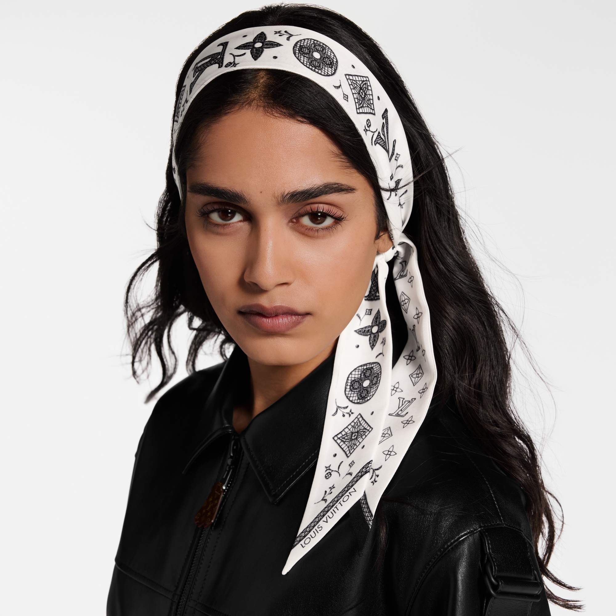 Bandana Monogram Romance BB S00 Mujer Accesorios Pañuelos de seda y bandanas | LOUIS VUITTON (Zoom de producto)
