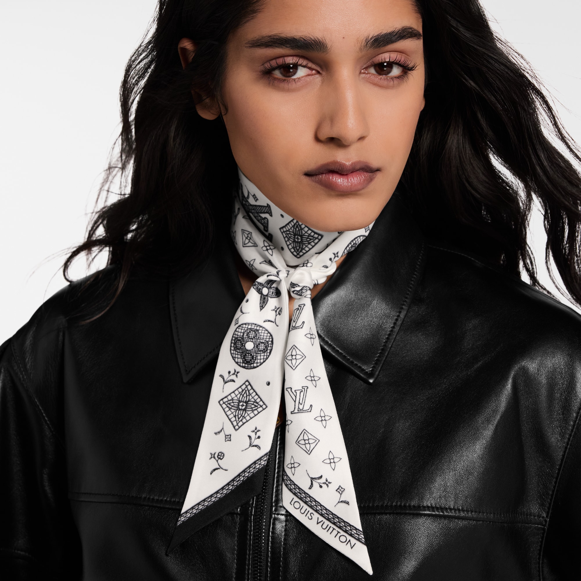 Bandana Monogram Romance BB S00 Mujer Accesorios Pañuelos de seda y bandanas | LOUIS VUITTON (Zoom de producto)