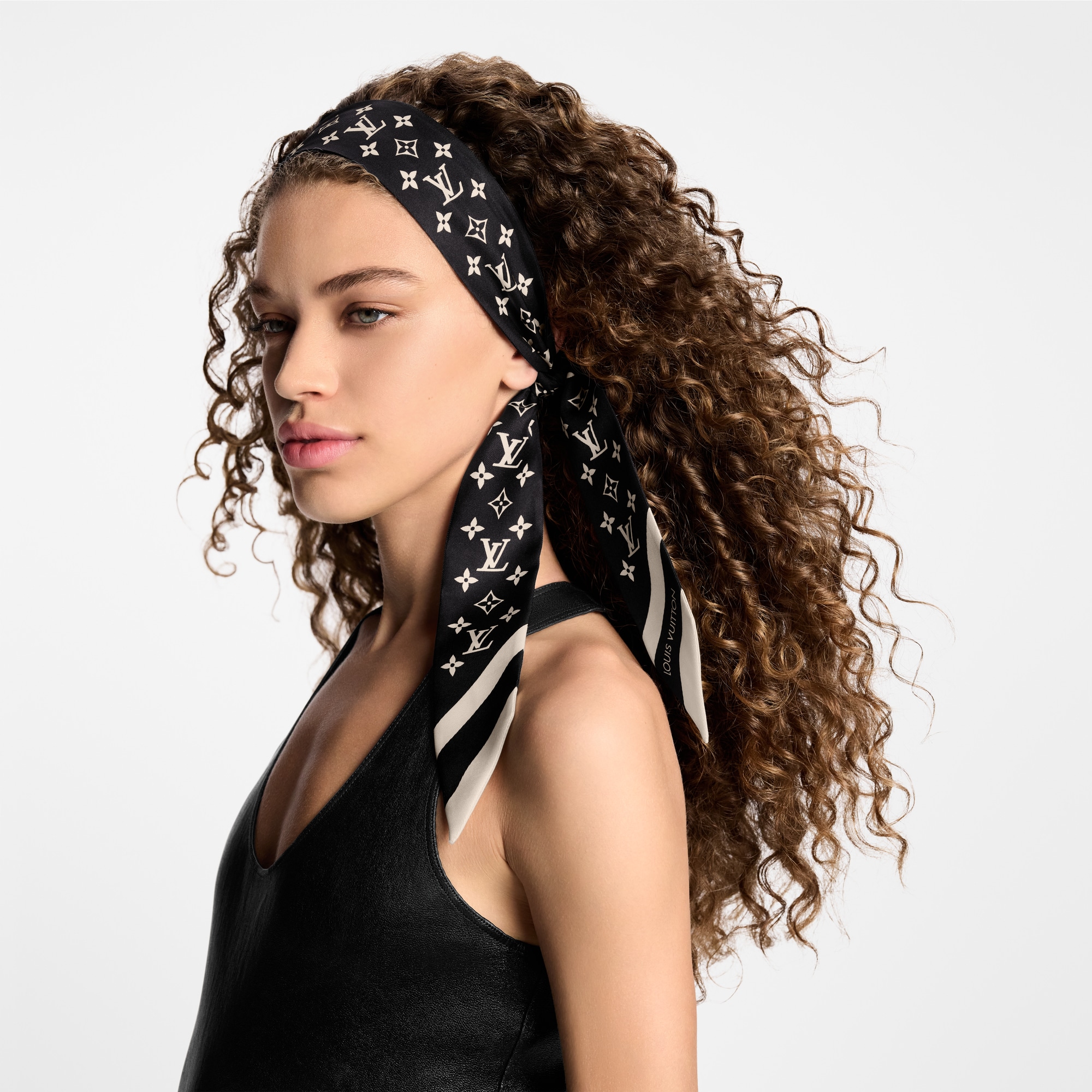 Bandana Monogram Silhouette BB S00 Mujer Accesorios Pañuelos de seda y bandanas | LOUIS VUITTON (Zoom de producto)
