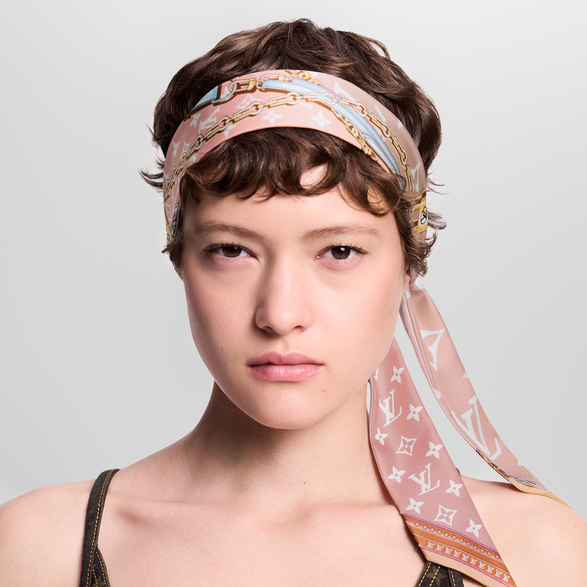 Bandana Ultimate Monogram BB S00 Mujer Accesorios Pañuelos de seda y bandanas | LOUIS VUITTON (Zoom de producto)