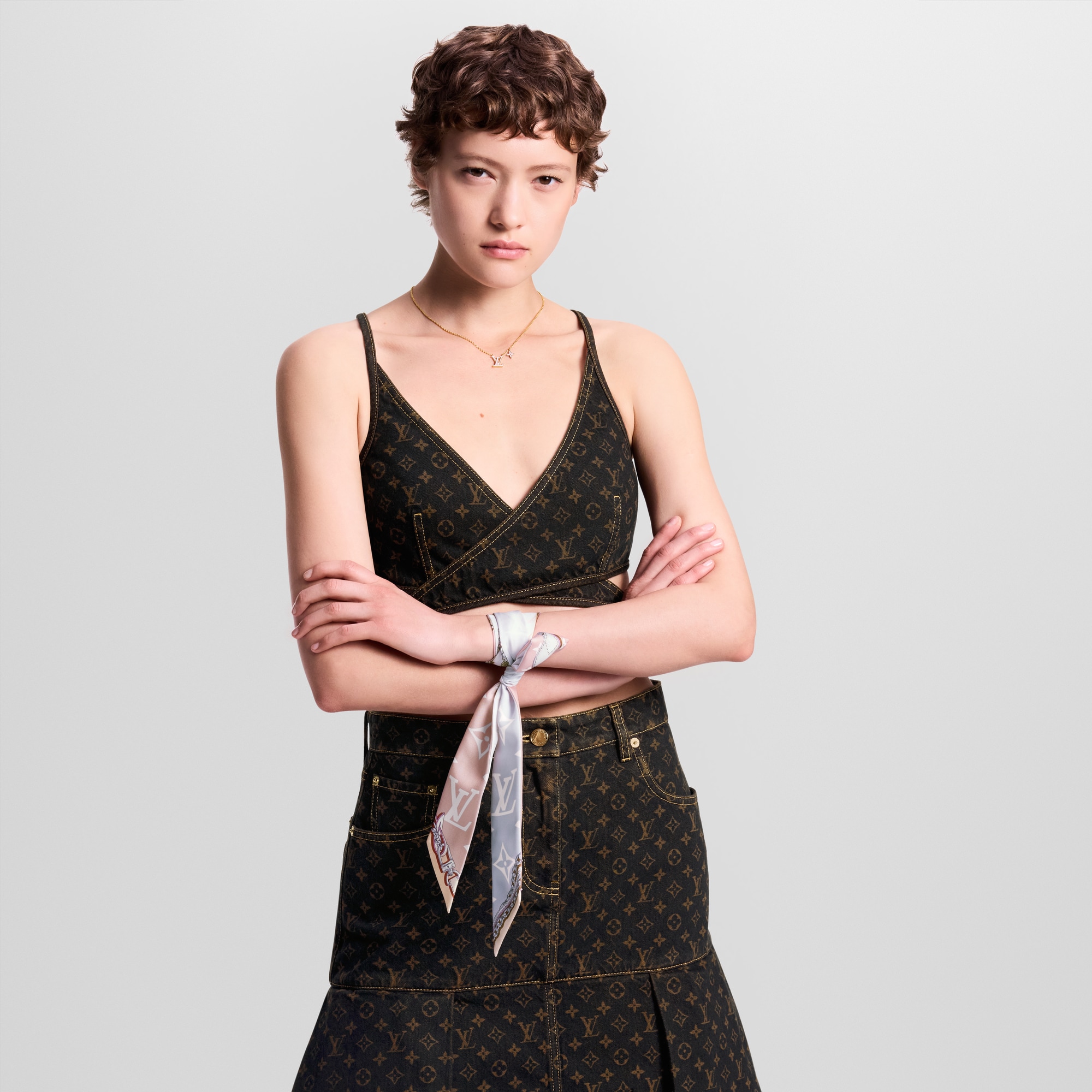 Bandana Ultimate Monogram BB S00 Mujer Accesorios Pañuelos de seda y bandanas | LOUIS VUITTON (Zoom de producto)
