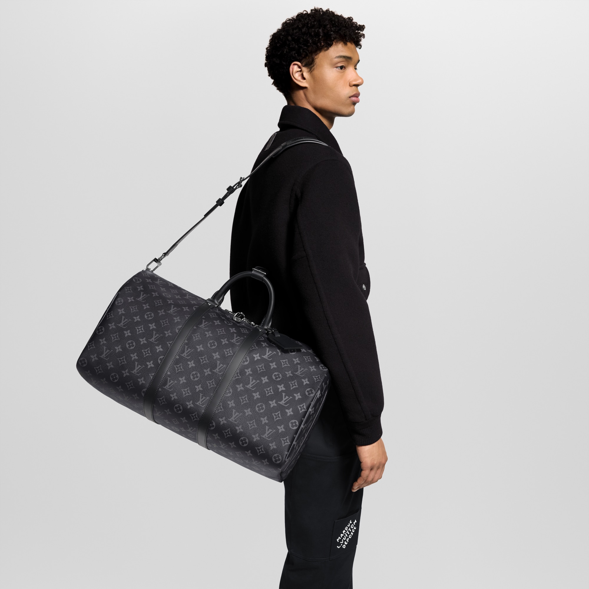 Bolsa de viaje Keepall 50 con bandolera Lona Monogram Eclipse Bolsos y pequeña marroquinería Bolso de hombre LV Icons | LOUIS VUITTON (Zoom de producto)
