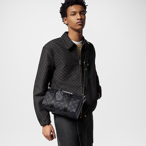 Bolso City Keepall Monogram Eclipse Novedades Holiday Selección para él | LOUIS VUITTON (Zoom de producto)