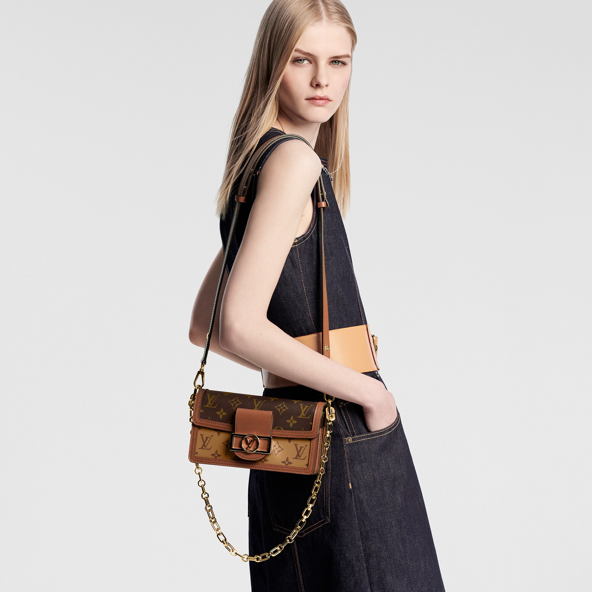 Bolso Dauphine East West Lona Monogram Reverse Canvas Mujer Bolsos Todas las colecciones | LOUIS VUITTON (Zoom de producto)