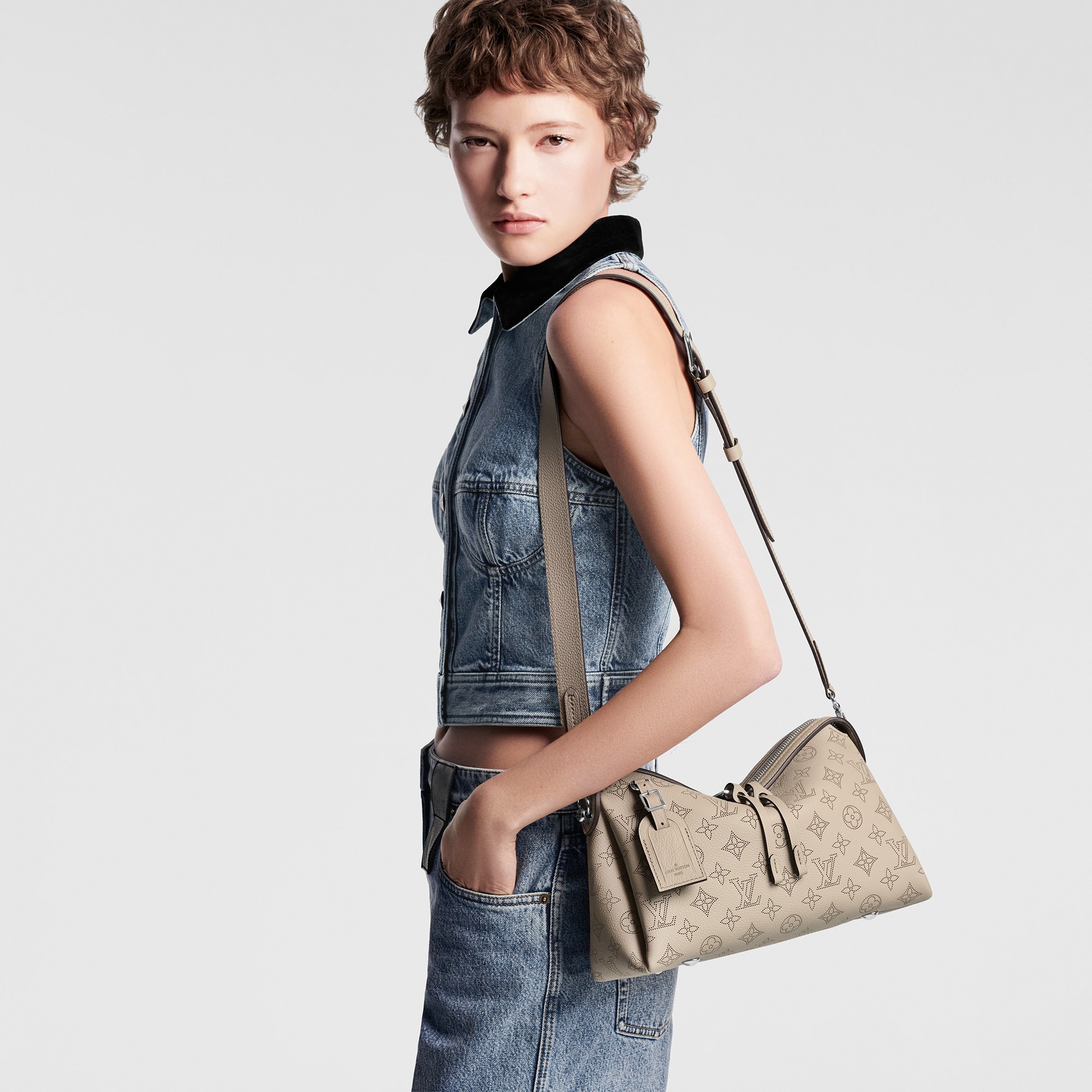Bolso Hand It All PM Piel Mahina Mujer Bolsos Todas las colecciones | LOUIS VUITTON (Zoom de producto)