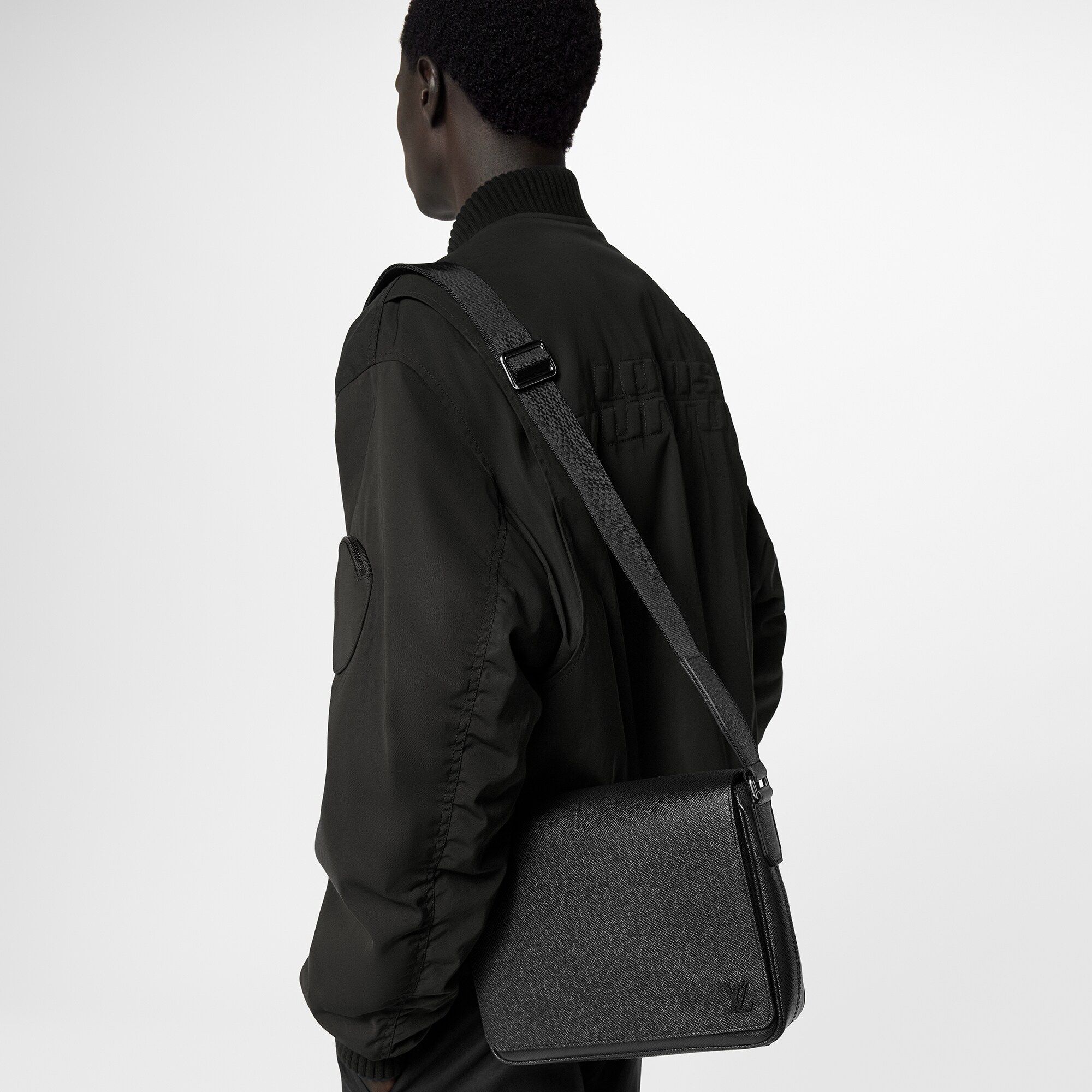Bolso messenger District PM Piel Taïga Hombre Bolsos Todos los bolsos | LOUIS VUITTON (Zoom de producto)