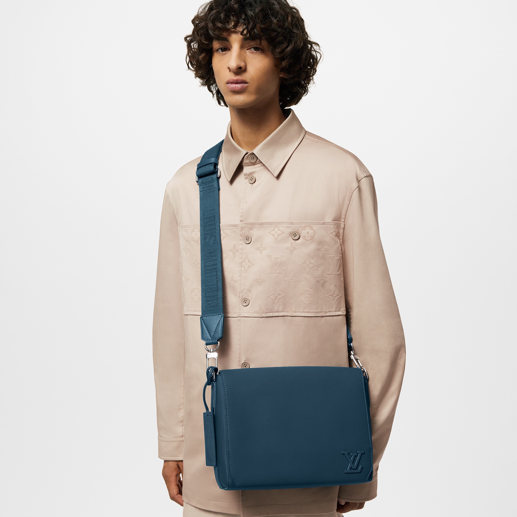 Bolso Messenger Takeoff LV Aerogram Novedades Holiday Selección para él | LOUIS VUITTON (Zoom de producto)