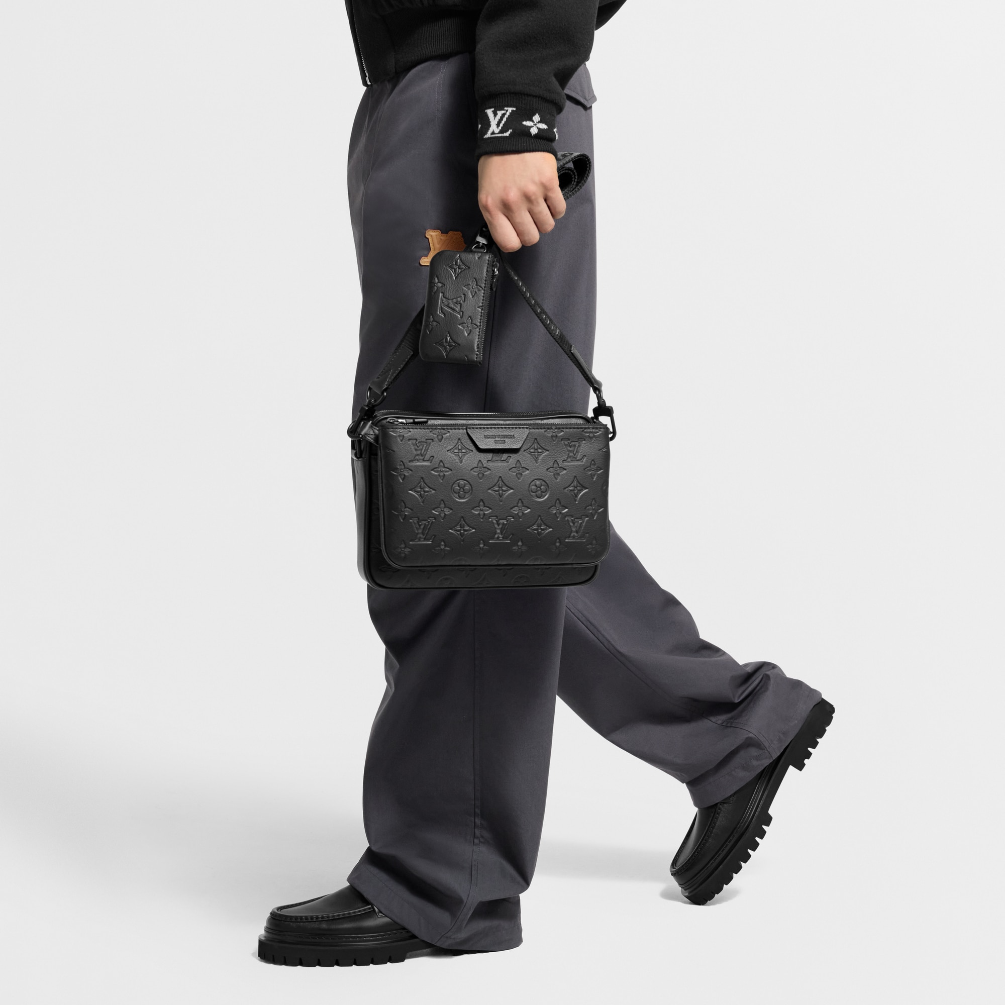 Bolso Messenger Trio Piel Monogram Shadow  Bolsos y pequeña marroquinería Bolso de hombre Novedades | LOUIS VUITTON (Zoom de producto)