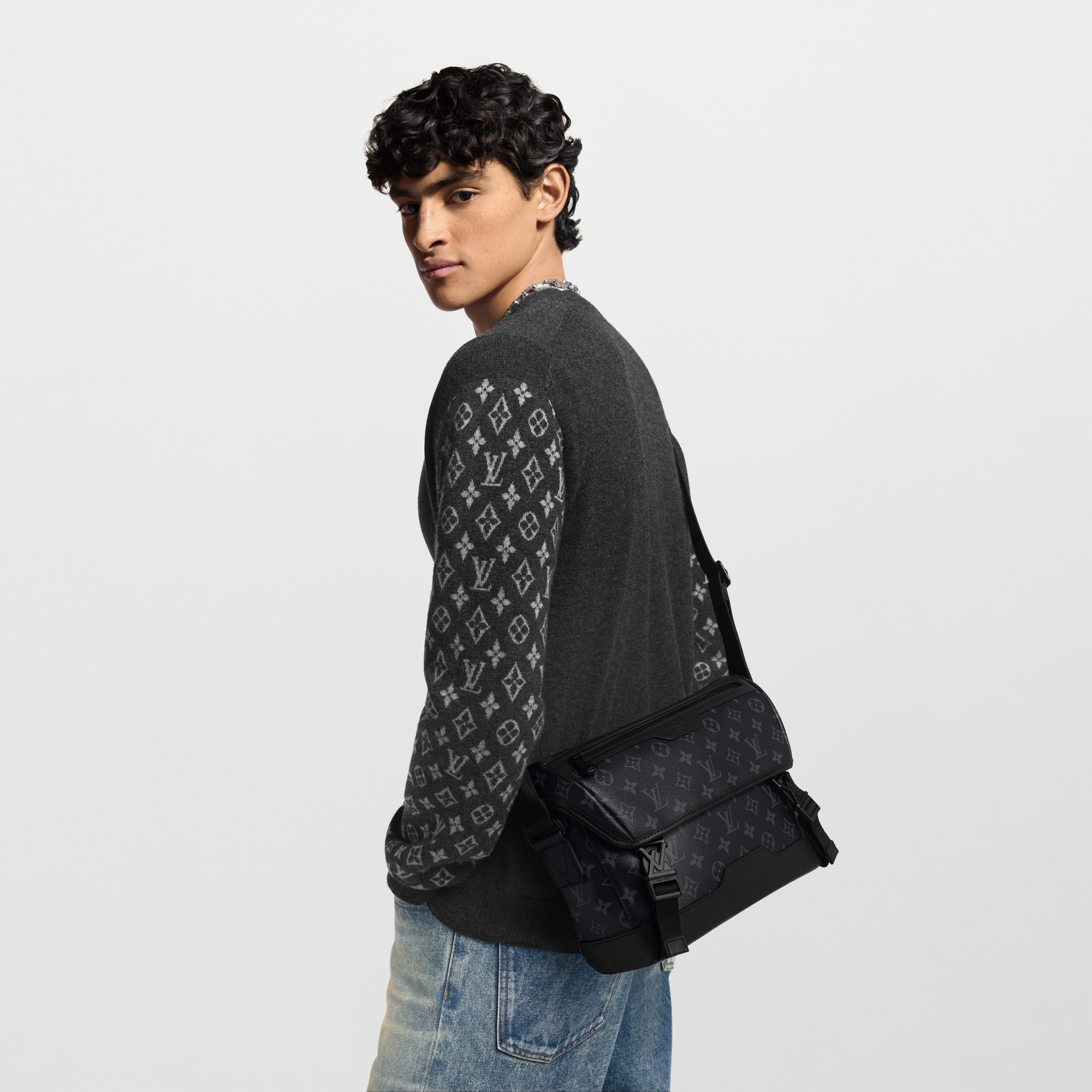Bolso Messenger Voyager PM Lona Monogram Eclipse Bolsos y pequeña marroquinería Bolso de hombre Novedades | LOUIS VUITTON (Zoom de producto)