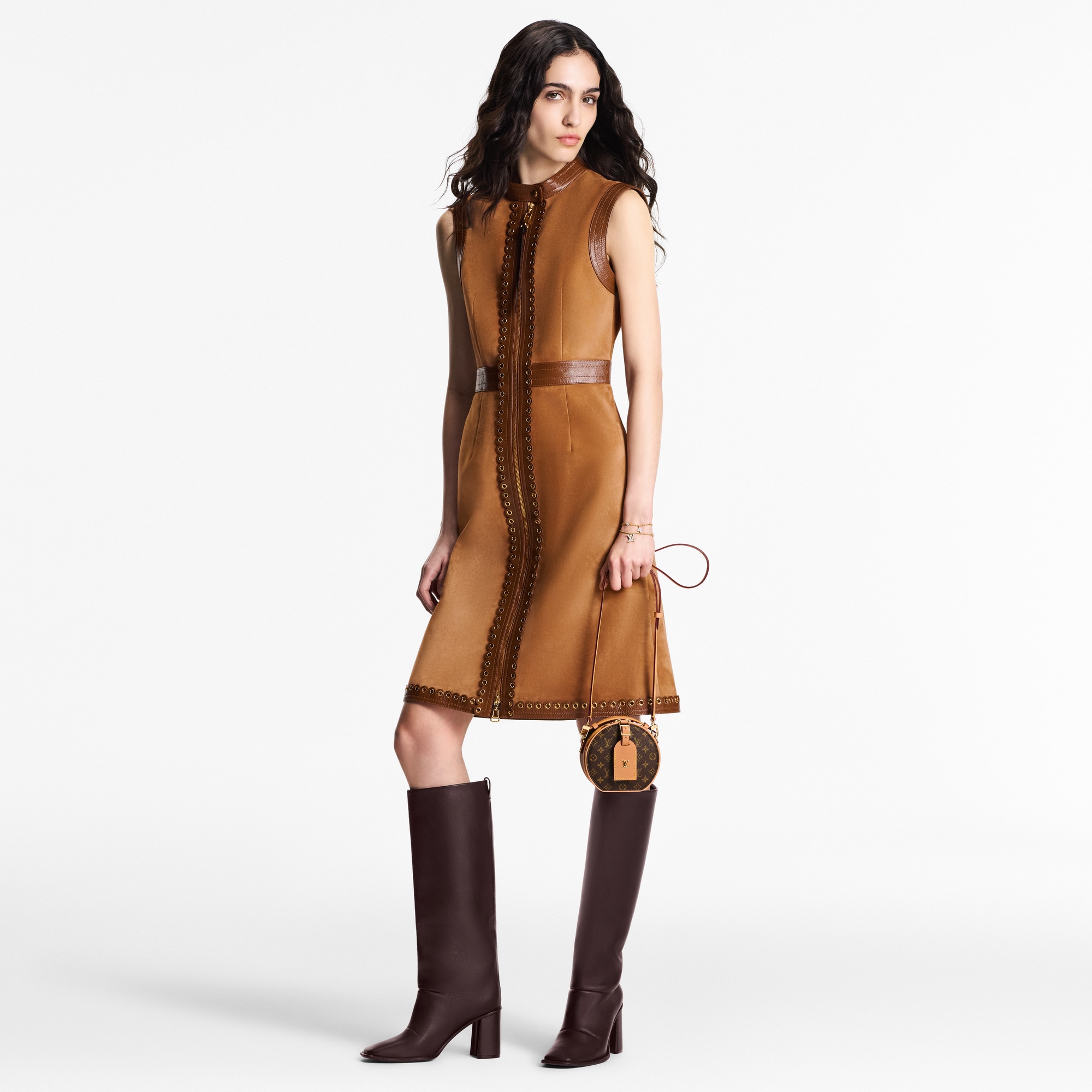 Bolso Mini Boîte Chapeau Lona Monogram Mujer Carteras y pequeña marroquinería Carteras con cadena y mini bolsos | LOUIS VUITTON (Zoom de producto)