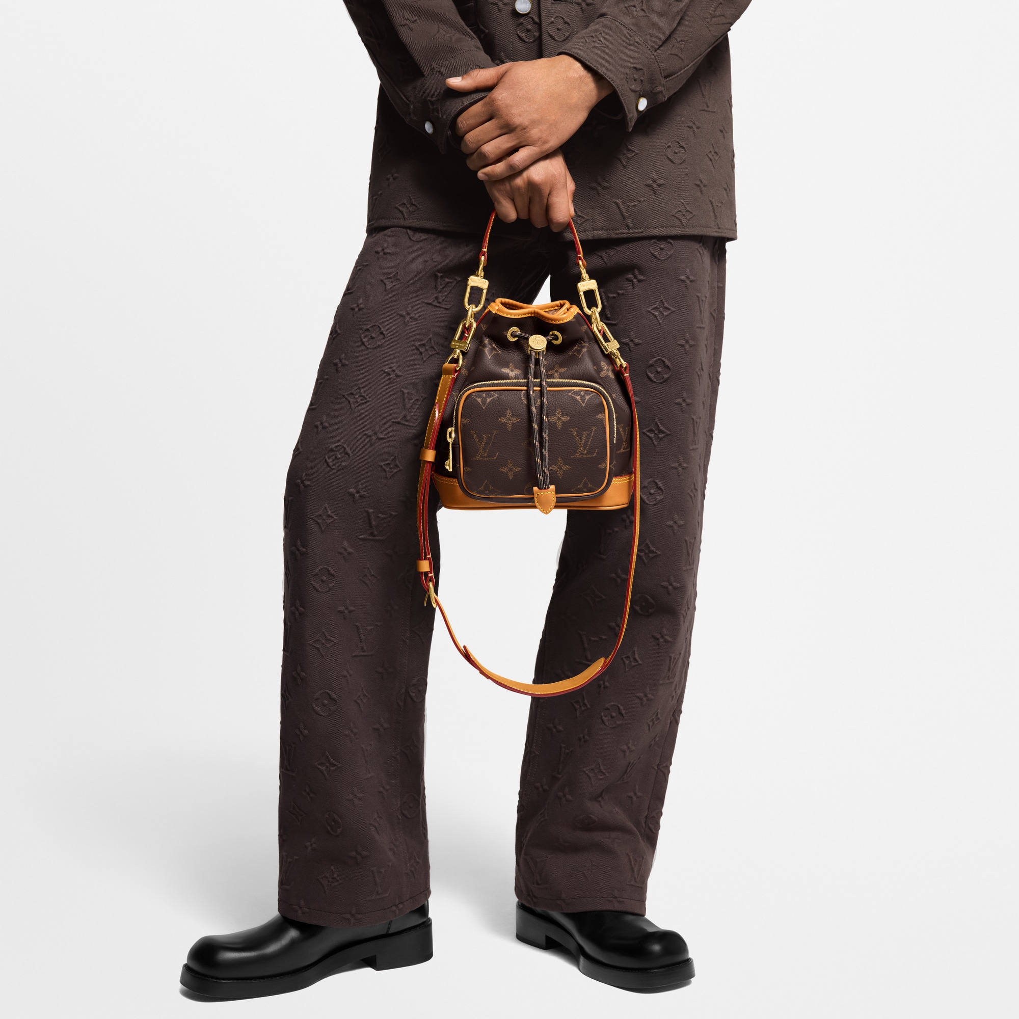 Bolso Noé Cargo Autres Cuirs Monogram Bolsos y pequeña marroquinería Bolso de hombre Novedades | LOUIS VUITTON (Zoom de producto)