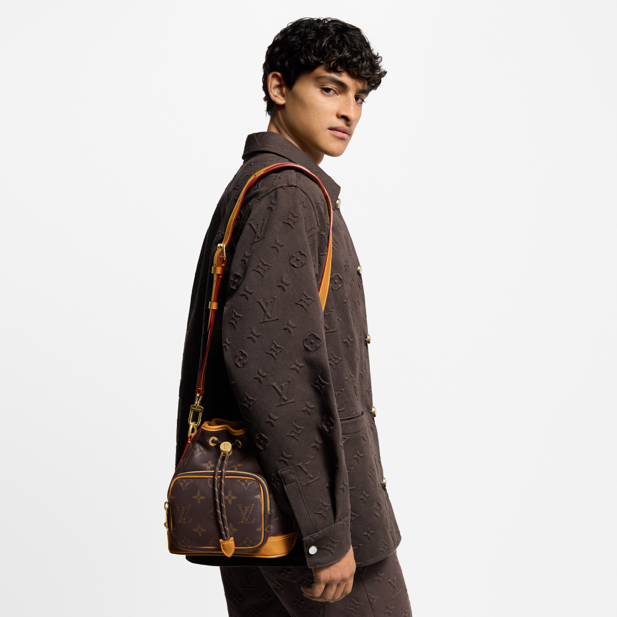 Bolso Noé Cargo Autres Cuirs Monogram Bolsos y pequeña marroquinería Bolso de hombre Novedades | LOUIS VUITTON (Zoom de producto)