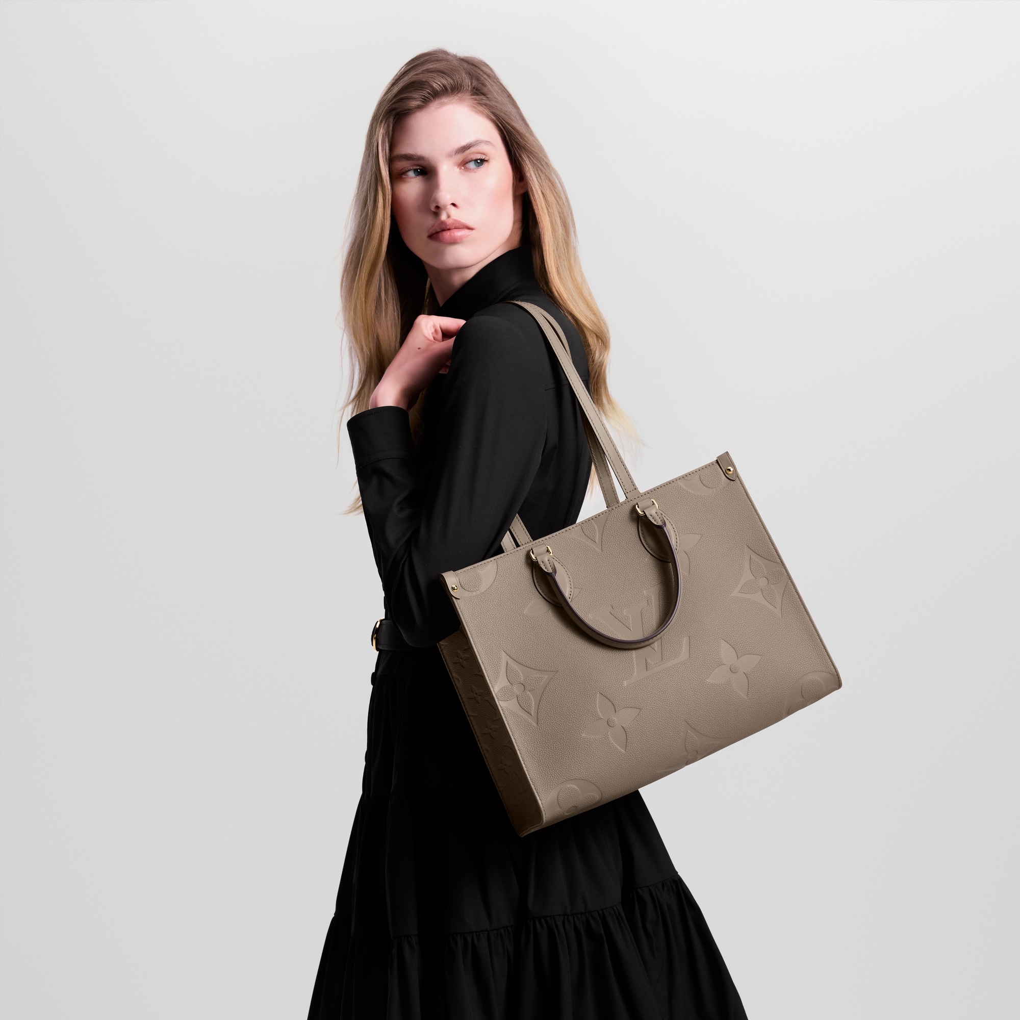 Bolso Onthego MM Piel Monogram Empreinte Mujer Bolsos Todas las colecciones | LOUIS VUITTON (Zoom de producto)